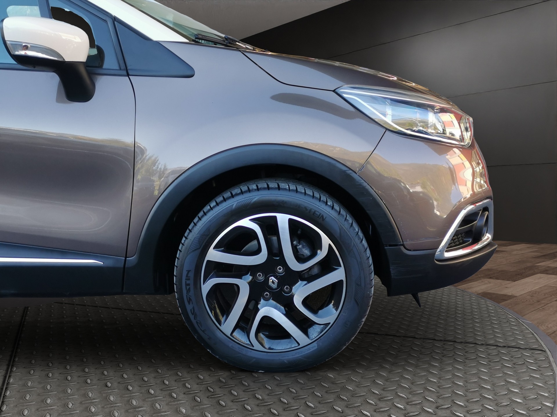 RENAULT Captur 1.2 T 16V Privilège EDC-image-3