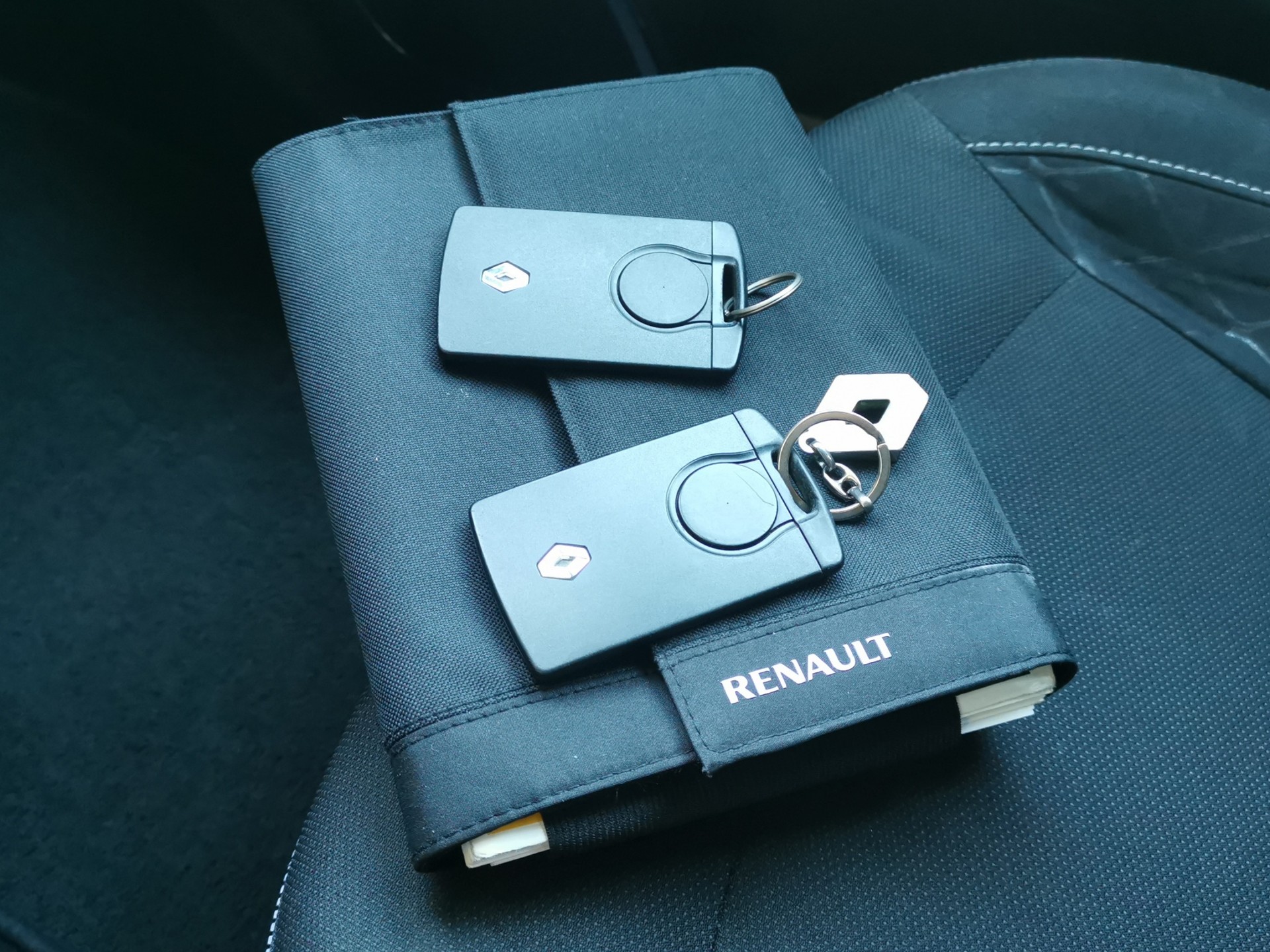 RENAULT Captur 1.2 T 16V Privilège EDC-image-20