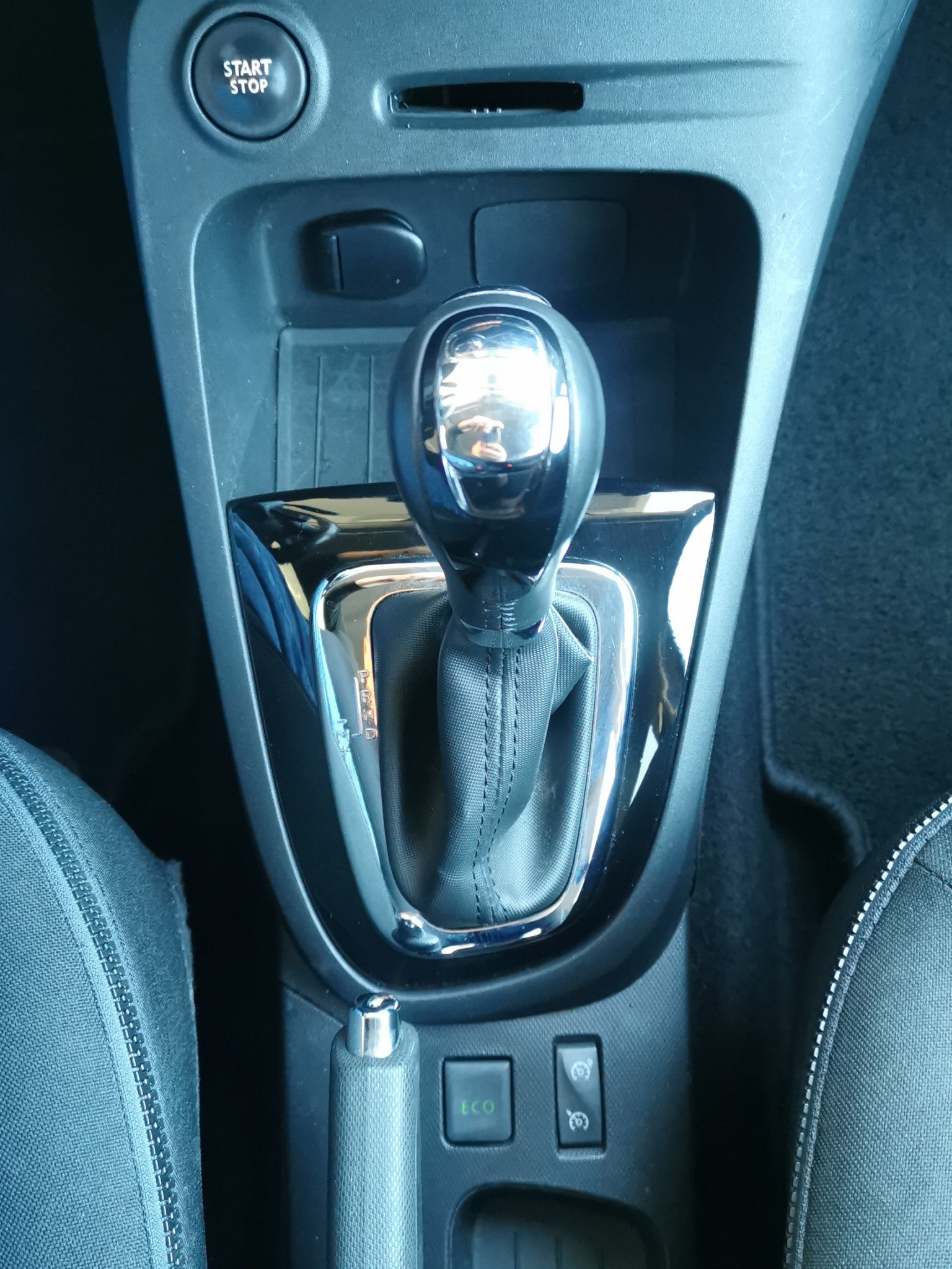RENAULT Captur 1.2 T 16V Privilège EDC-image-19