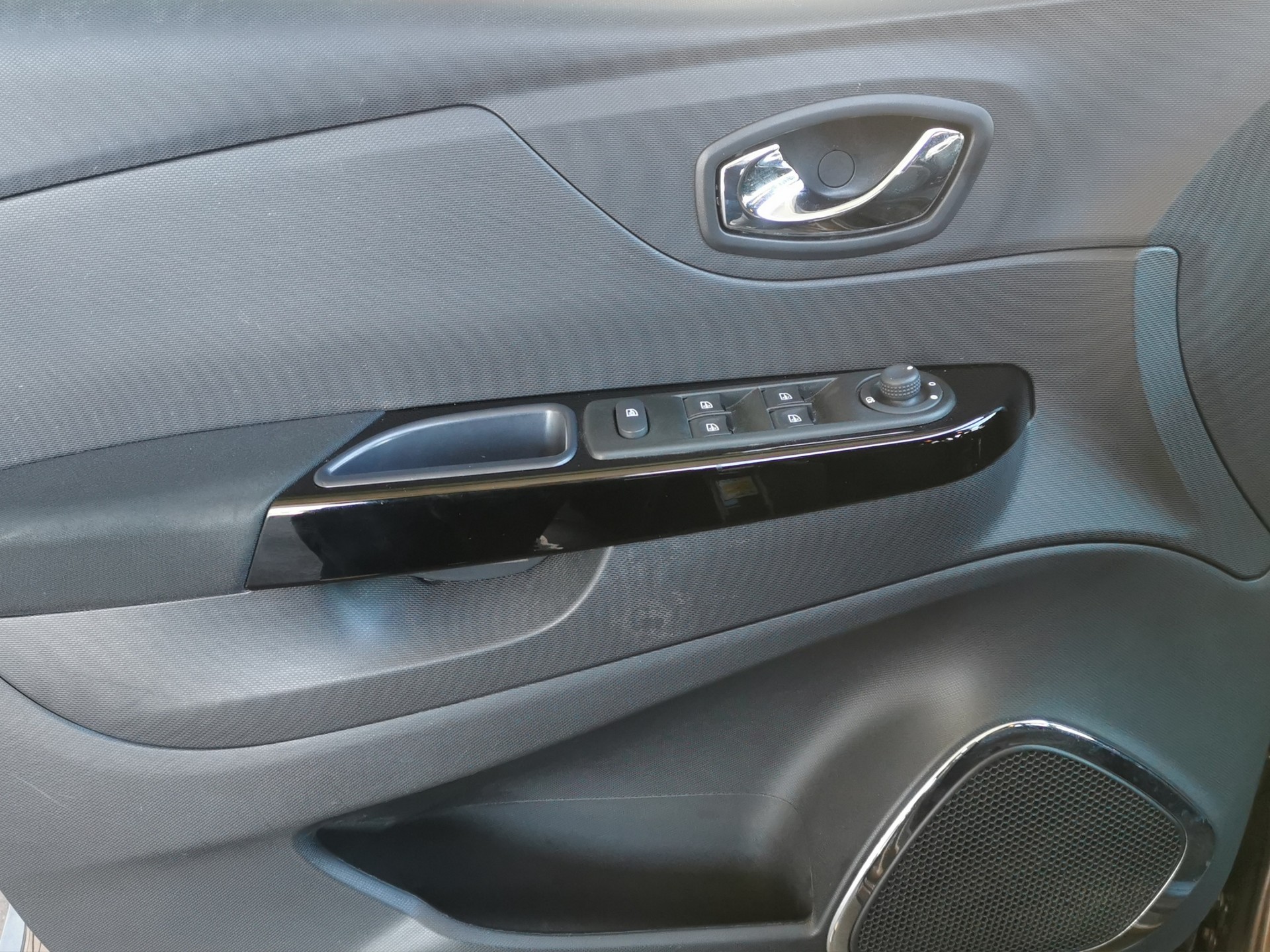RENAULT Captur 1.2 T 16V Privilège EDC-image-11