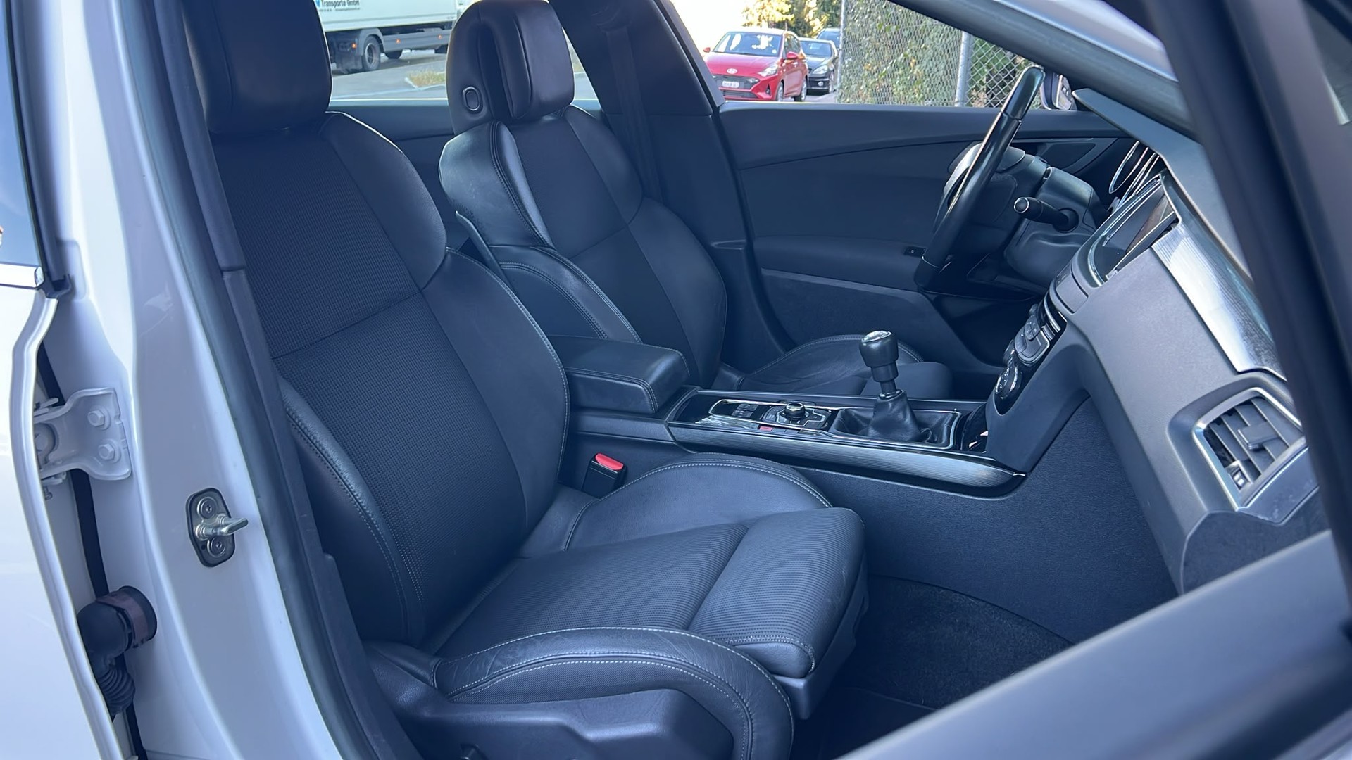 PEUGEOT 508 1.6 16V T Allure-image-11