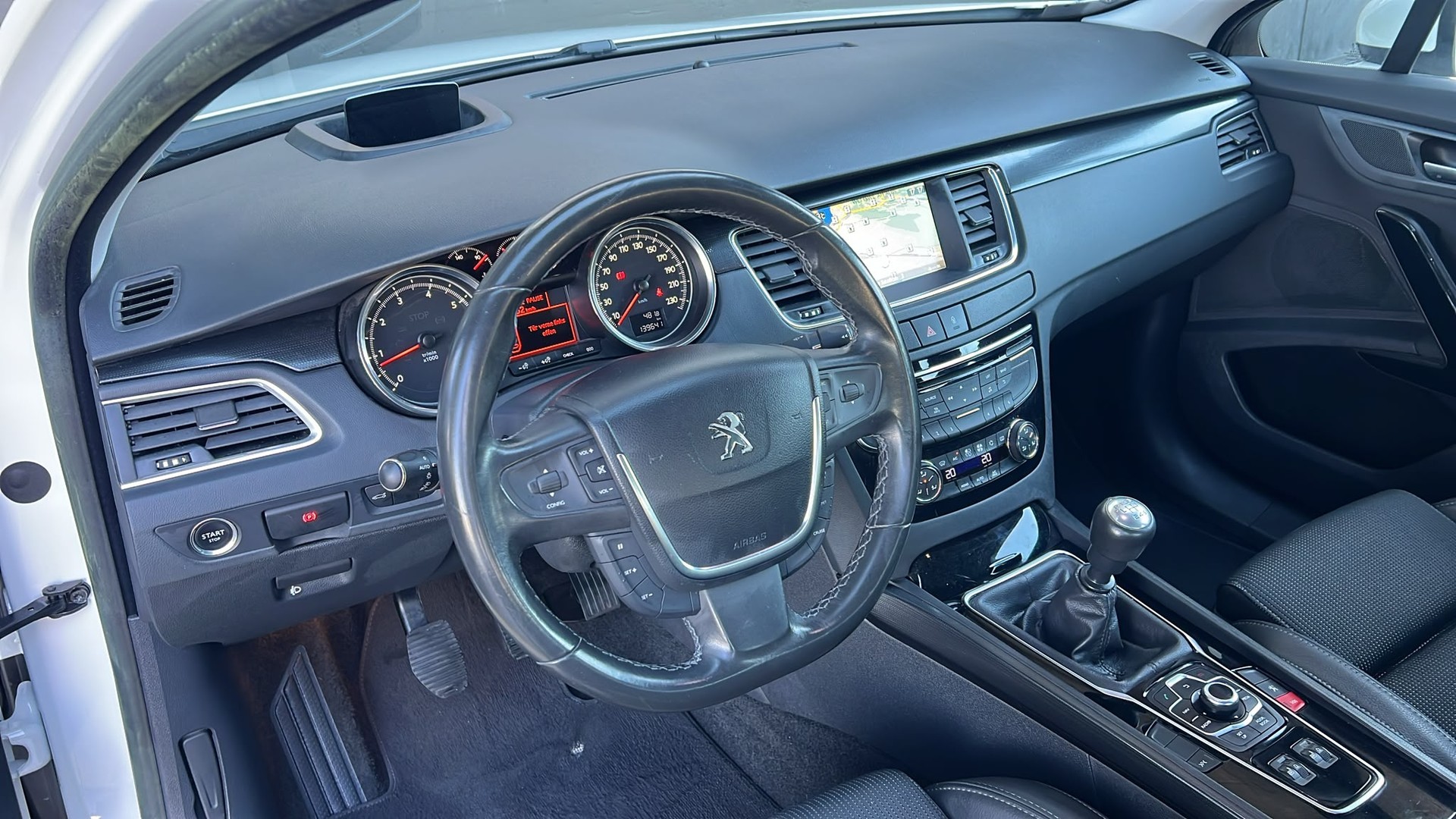 PEUGEOT 508 1.6 16V T Allure-image-9