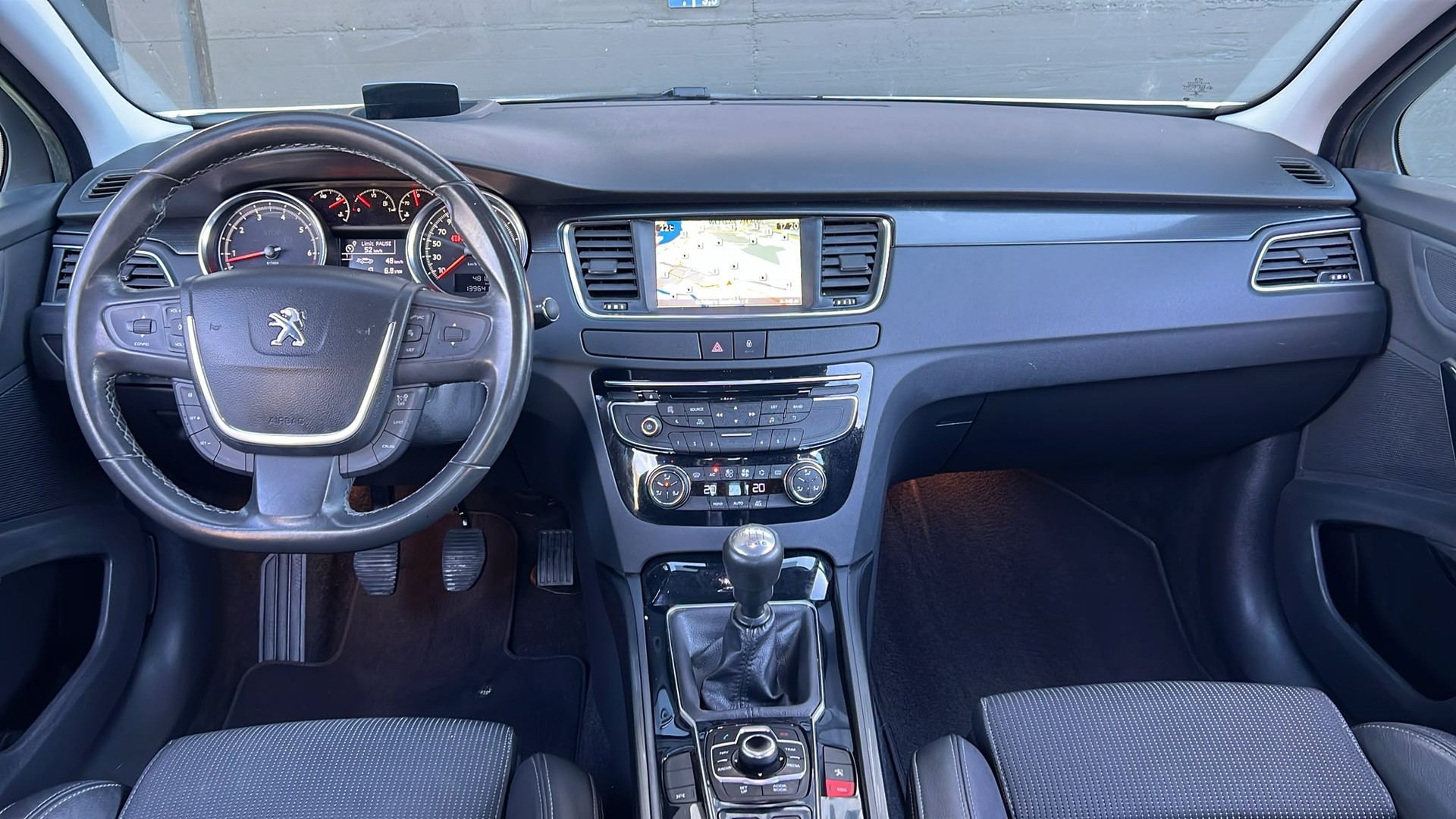 PEUGEOT 508 1.6 16V T Allure-image-8