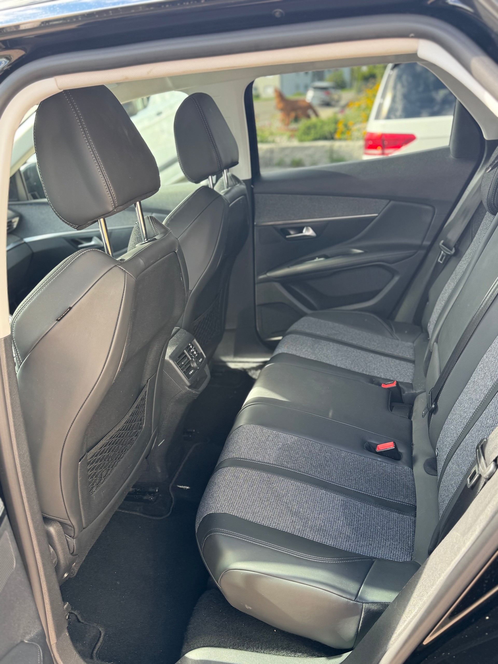 PEUGEOT 3008 1.2 PureTech Allure EAT-image-9
