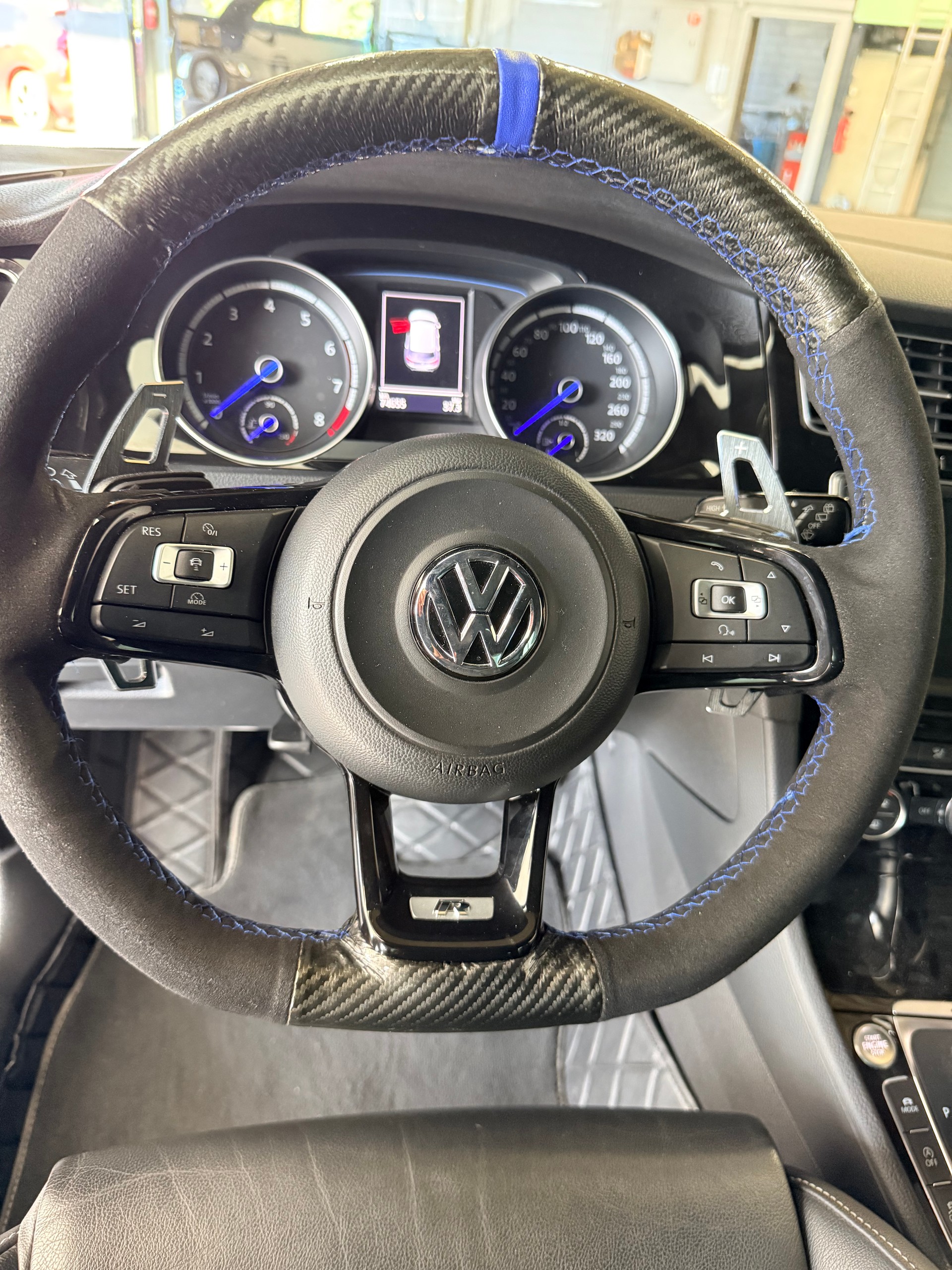 VW Golf 2.0 TSI R 4Motion DSG-image-9
