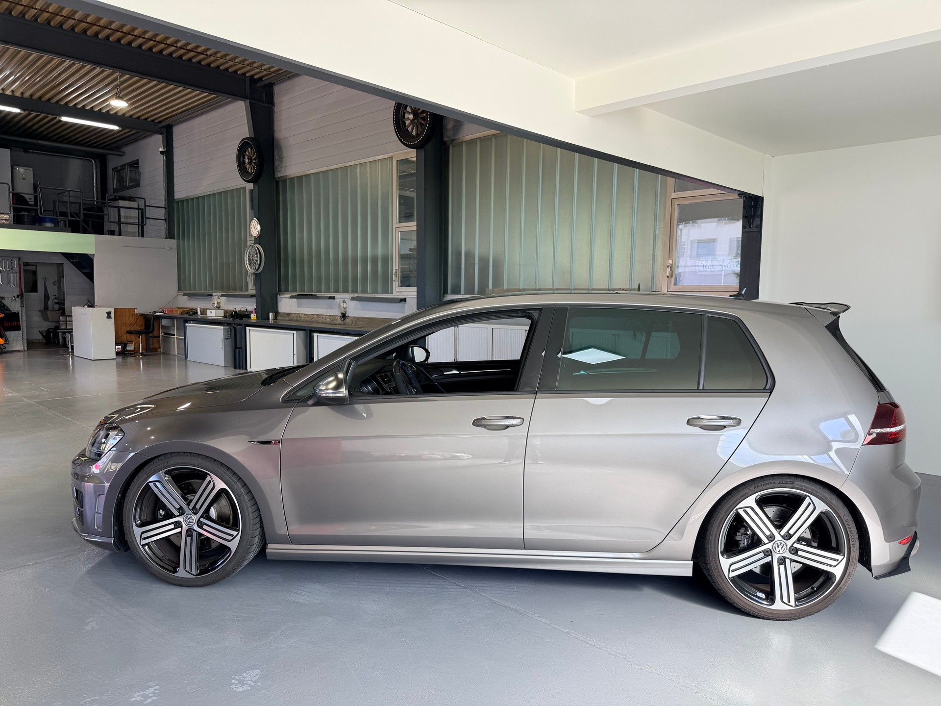 VW Golf 2.0 TSI R 4Motion DSG-image-3