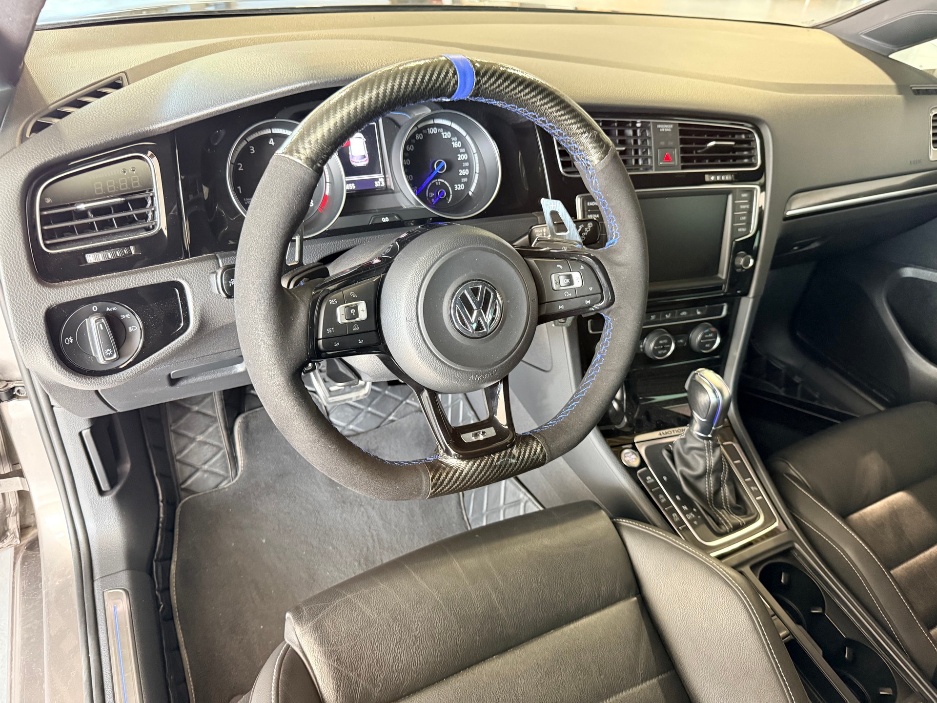 VW Golf 2.0 TSI R 4Motion DSG-image-8