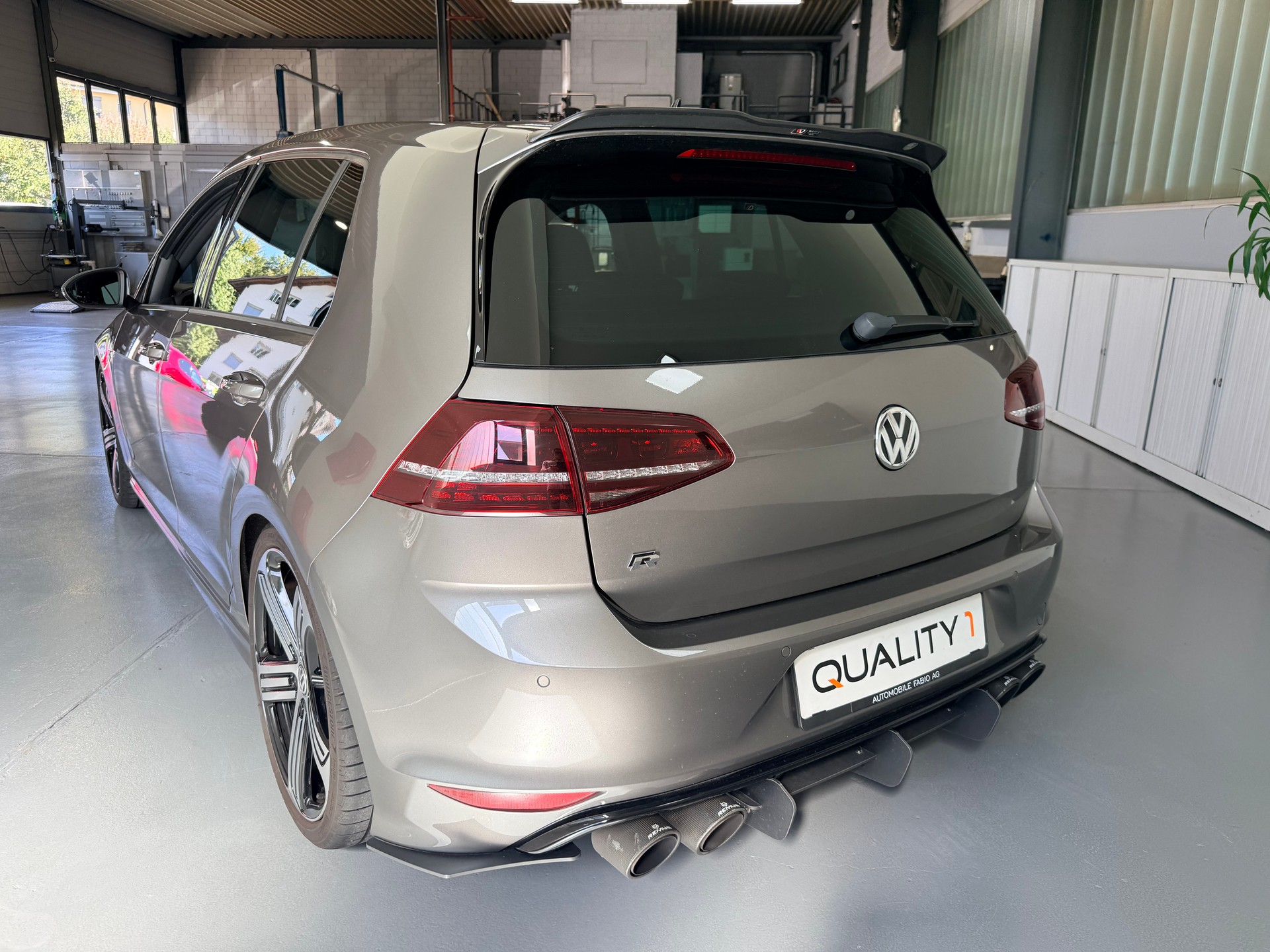VW Golf 2.0 TSI R 4Motion DSG-image-4