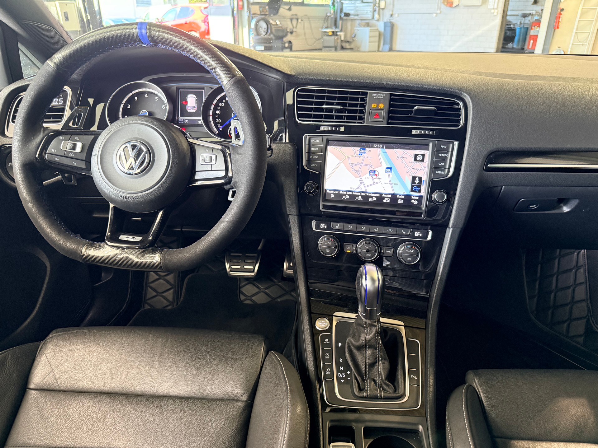 VW Golf 2.0 TSI R 4Motion DSG-image-11