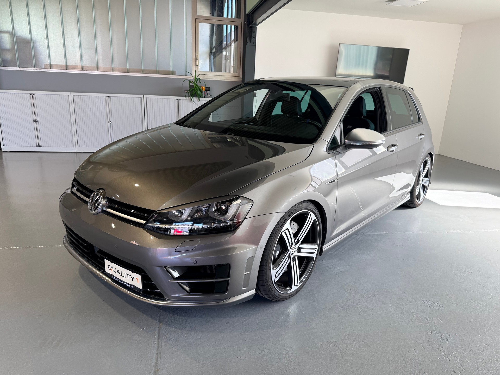 VW Golf 2.0 TSI R 4Motion DSG-image-2