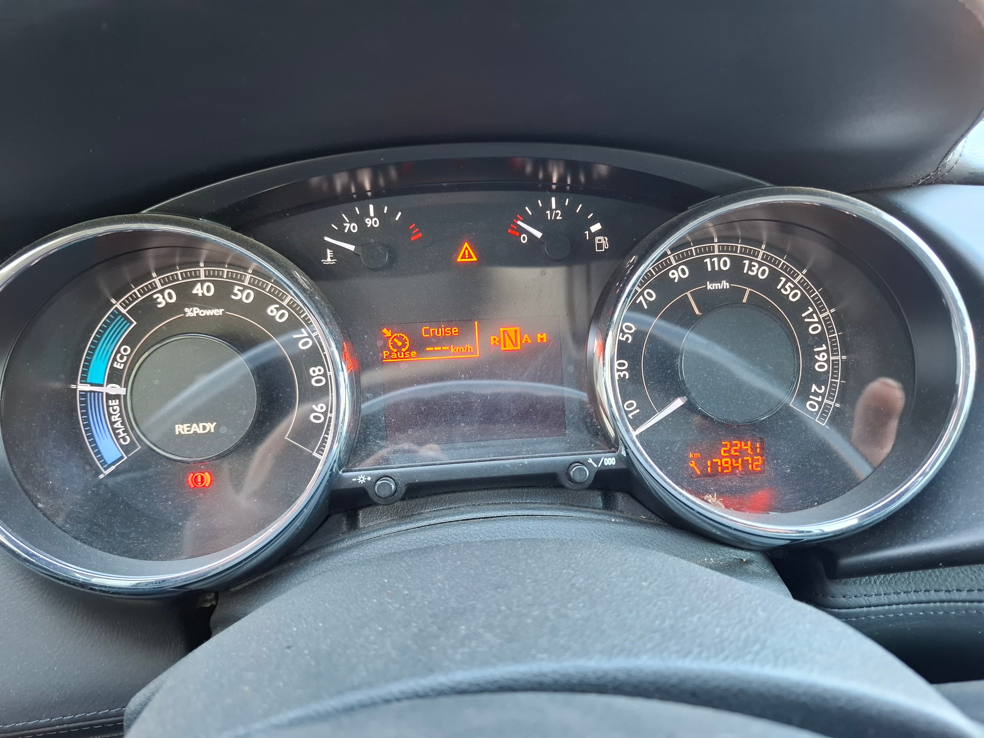 PEUGEOT Hybrid4 160 HDI EGS6-image-10