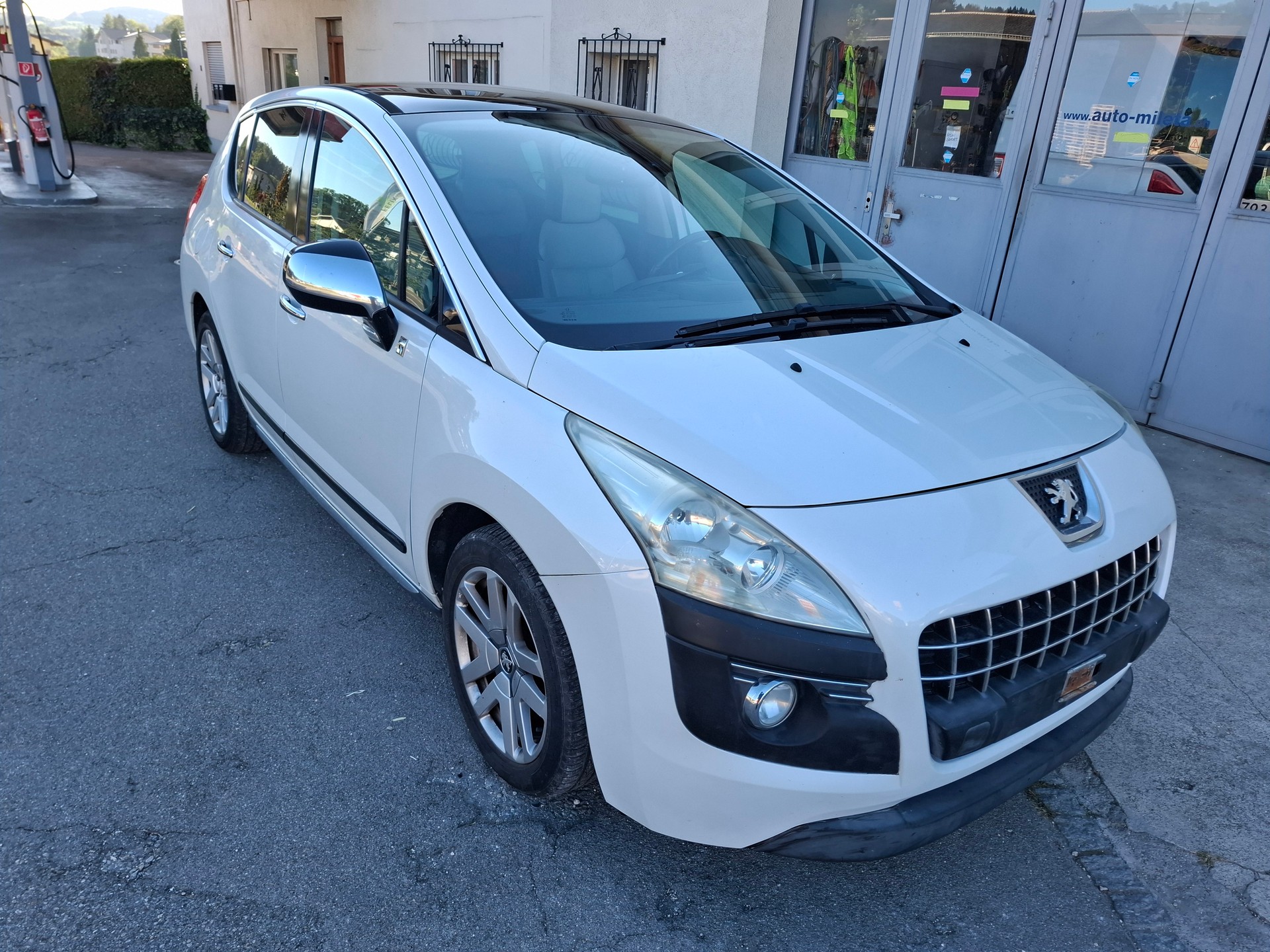 PEUGEOT Hybrid4 160 HDI EGS6-image-1