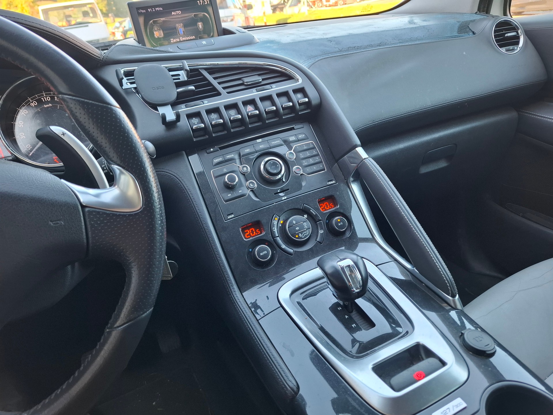 PEUGEOT Hybrid4 160 HDI EGS6-image-9