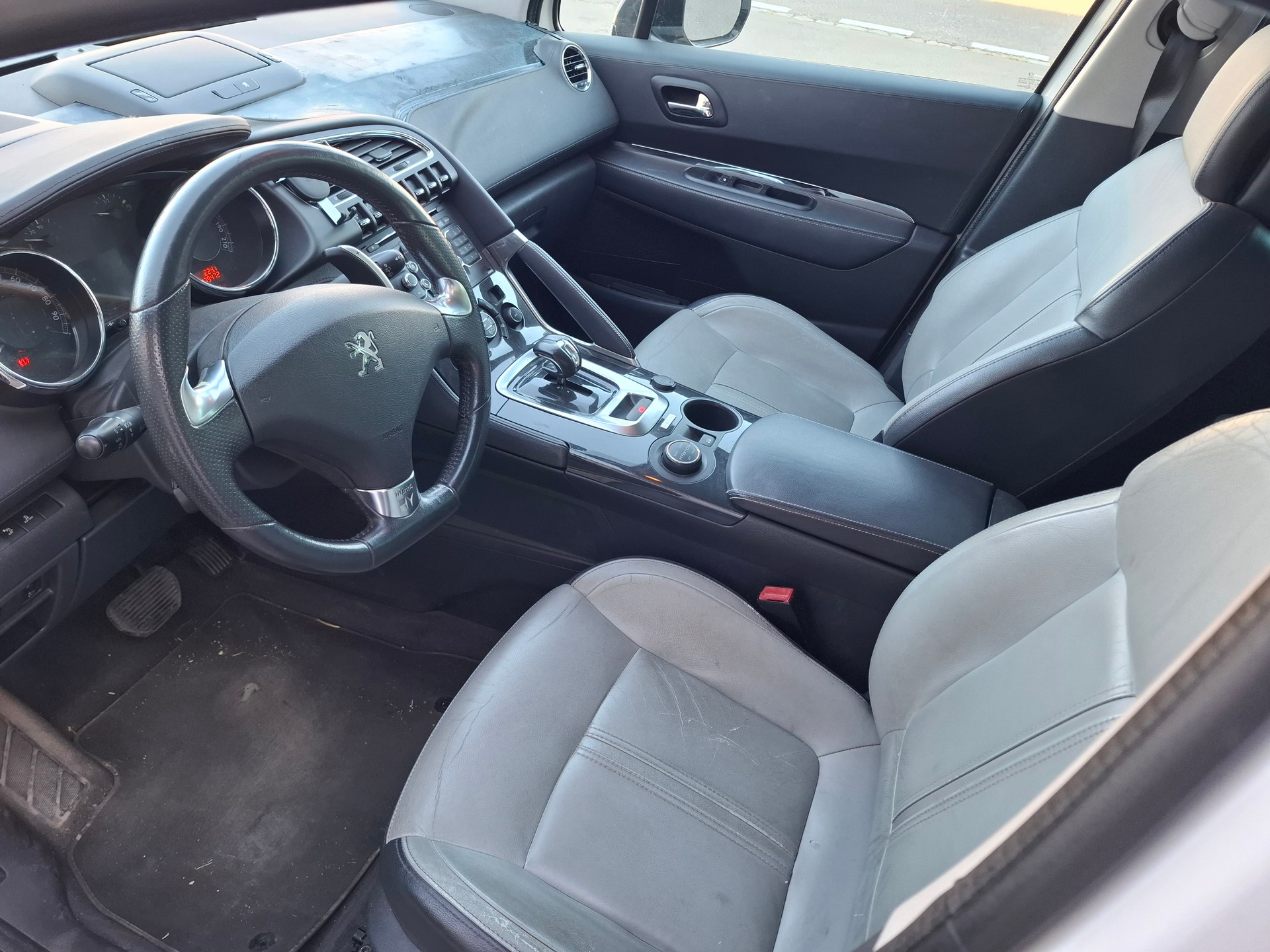 PEUGEOT Hybrid4 160 HDI EGS6-image-8