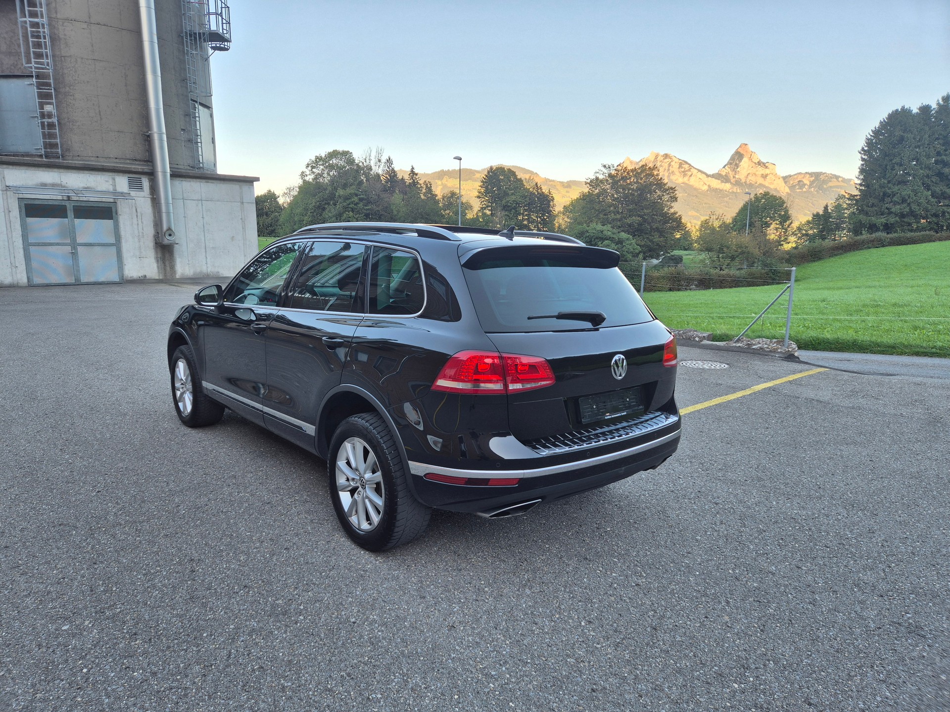 VW Touareg 3.0 TDI BlueMotion Technology Tiptronic-image-2
