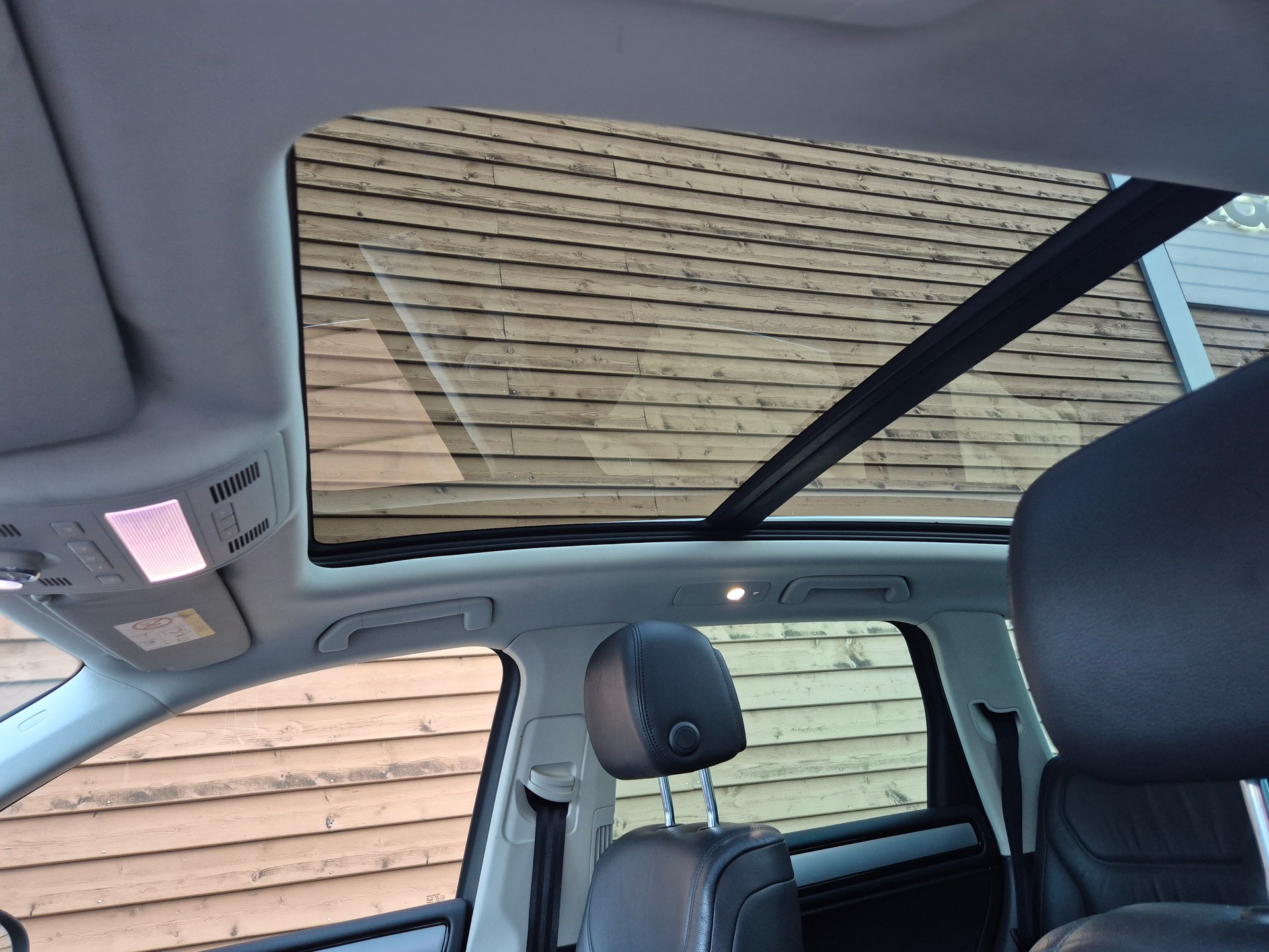 VW Touareg 3.0 TDI BlueMotion Technology Tiptronic-image-9