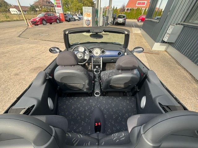 MINI One Cabriolet-image-11