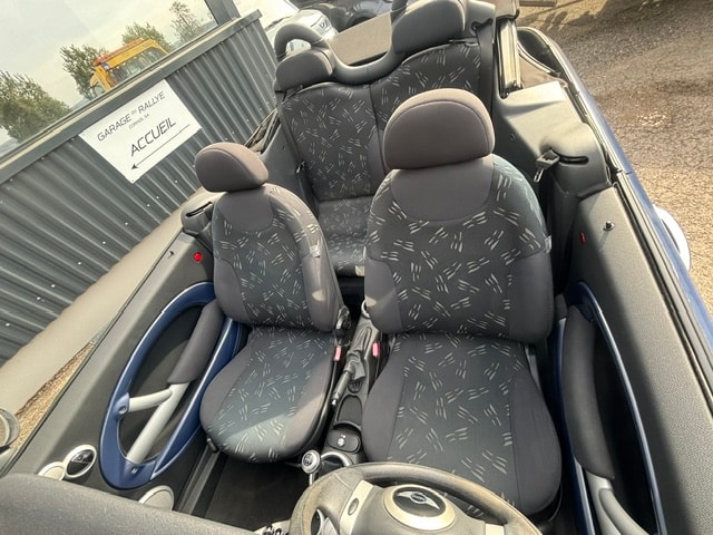 MINI One Cabriolet-image-13