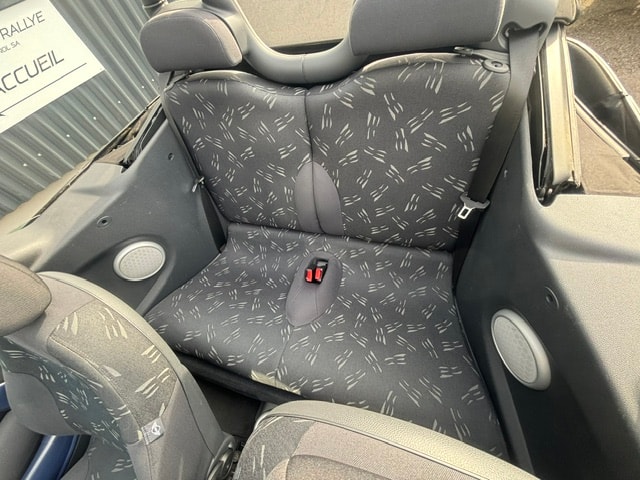MINI One Cabriolet-image-12