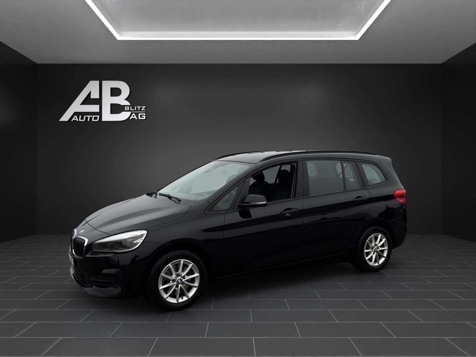 BMW 218i Gran Tourer Sport Line-image-1
