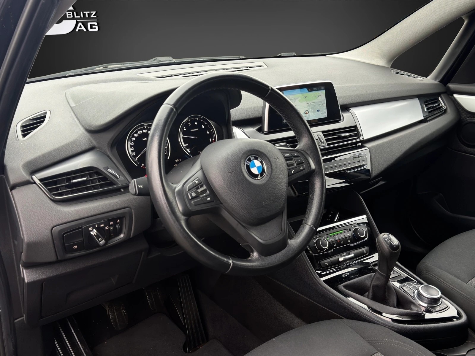BMW 218i Gran Tourer Sport Line-image-7