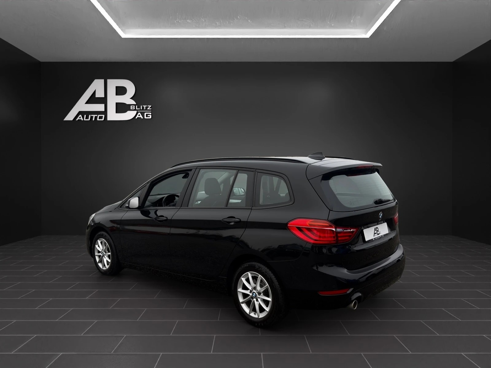 BMW 218i Gran Tourer Sport Line-image-2