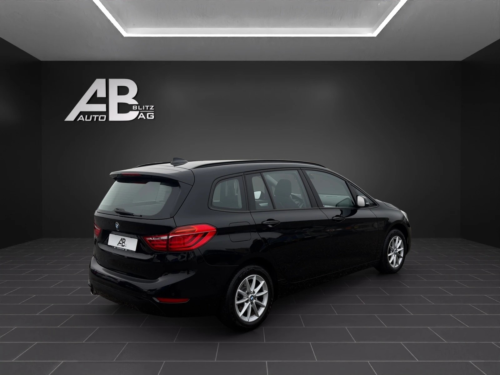 BMW 218i Gran Tourer Sport Line-image-4