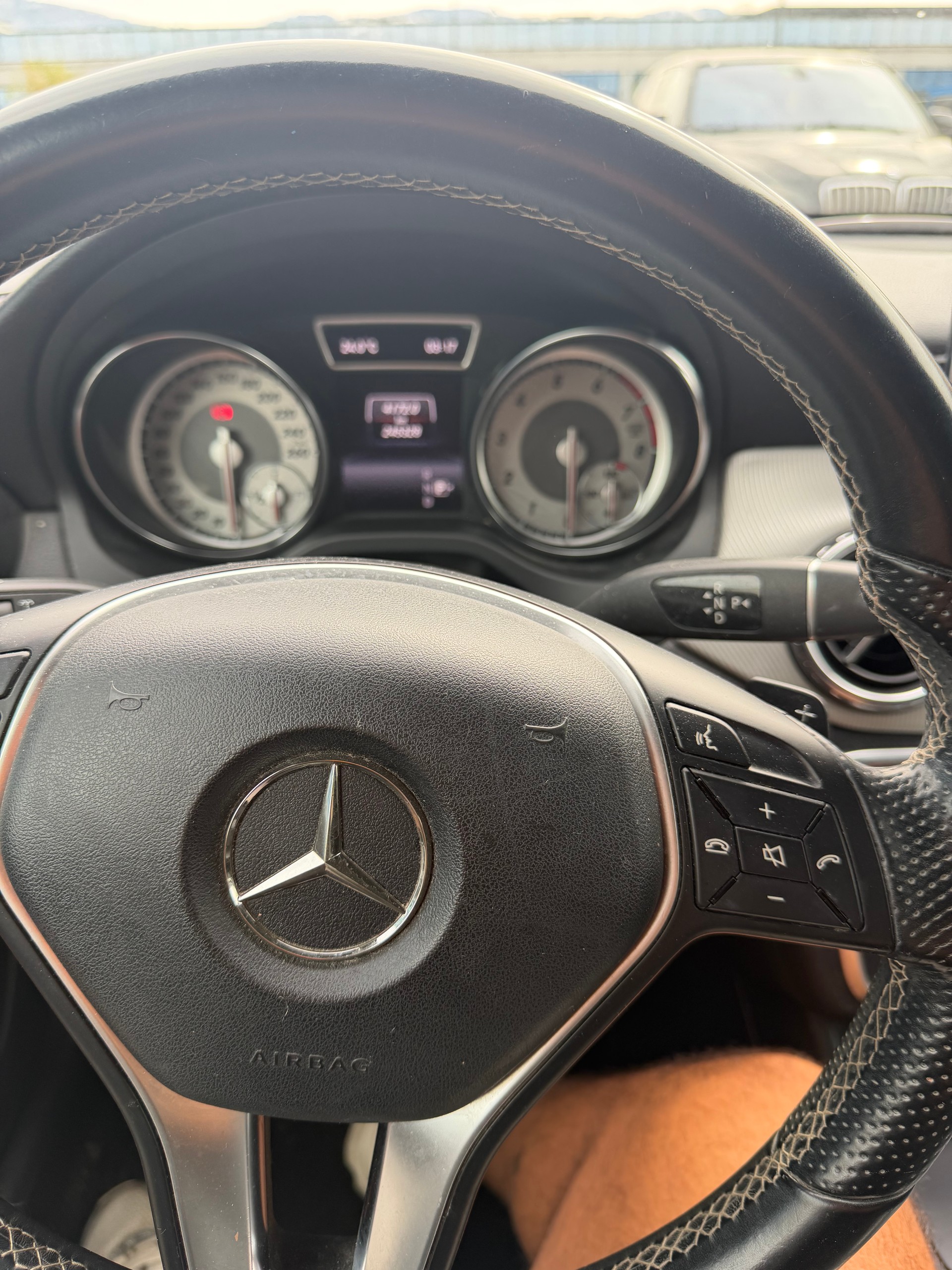 MERCEDES-BENZ GLA 200 7G-DCT-image-5
