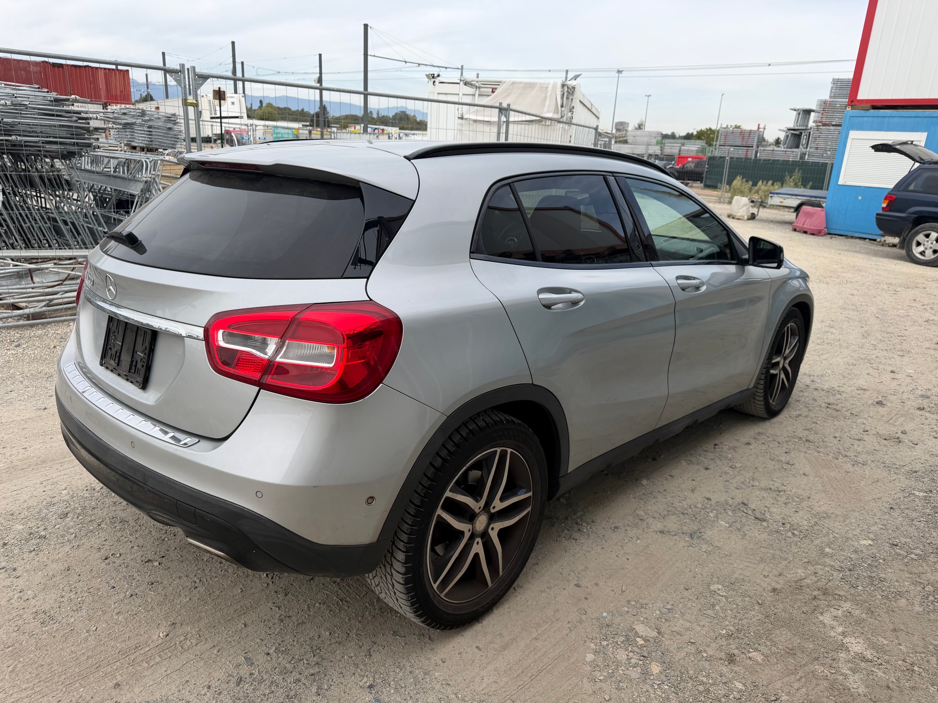 MERCEDES-BENZ GLA 200 7G-DCT-image-11