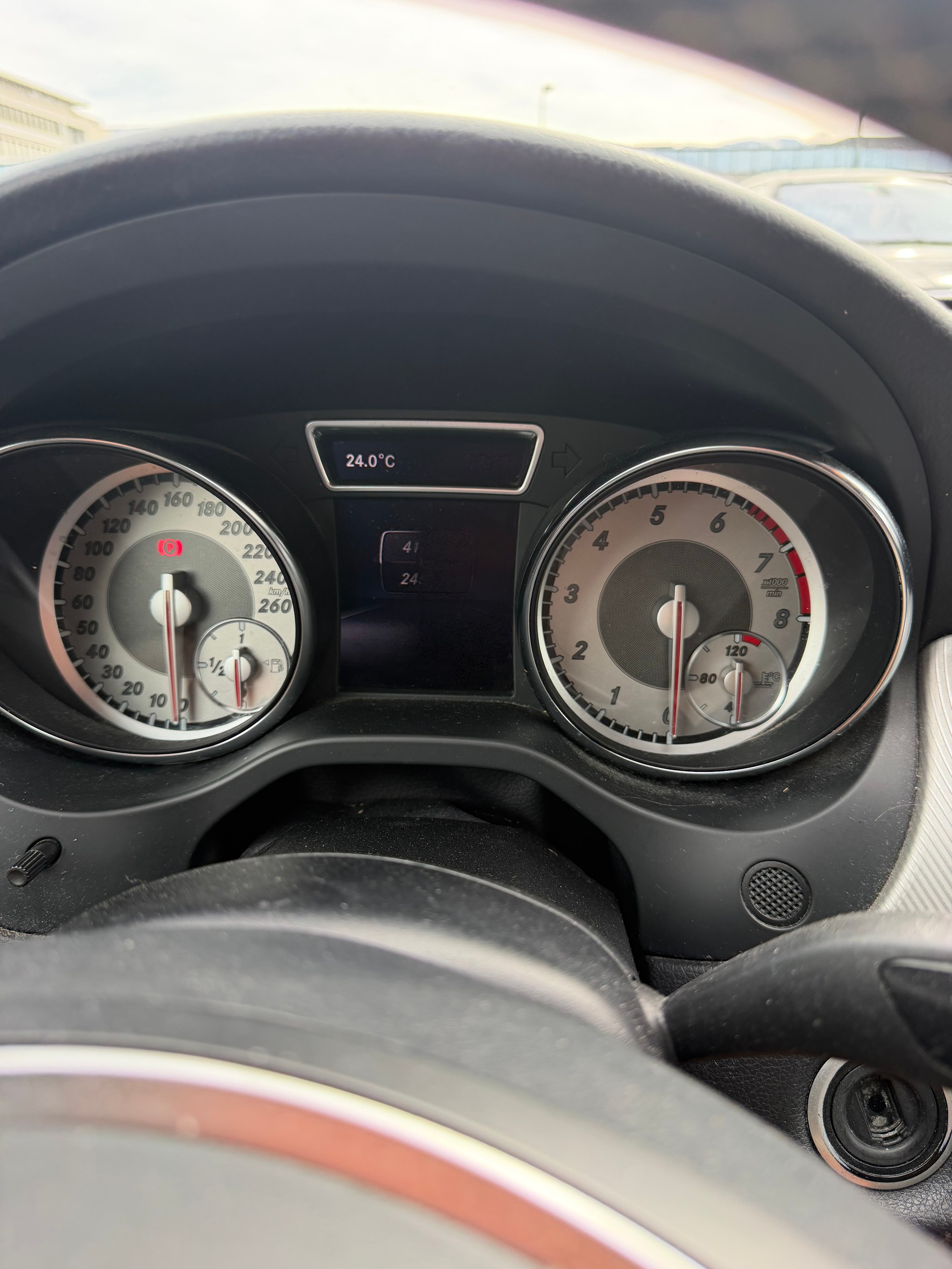 MERCEDES-BENZ GLA 200 7G-DCT-image-3