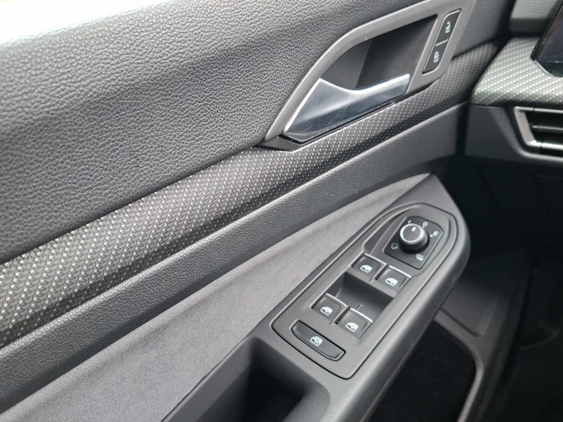 VW Golf 1.5 eTSI mHEV ACT R-Line DSG-image-15