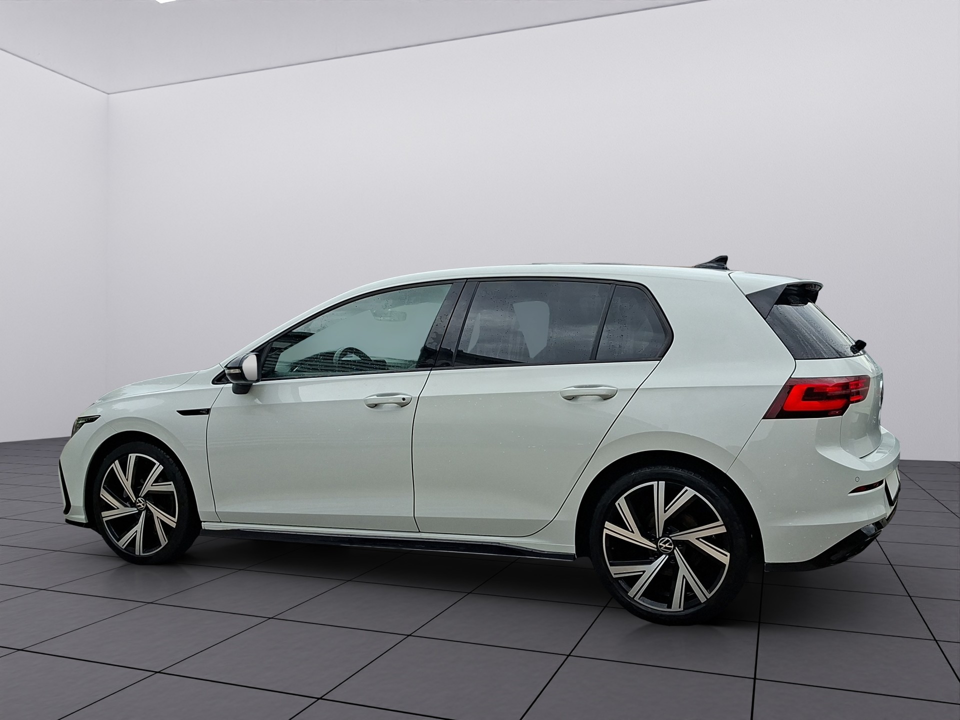 VW Golf 1.5 eTSI mHEV ACT R-Line DSG-image-5