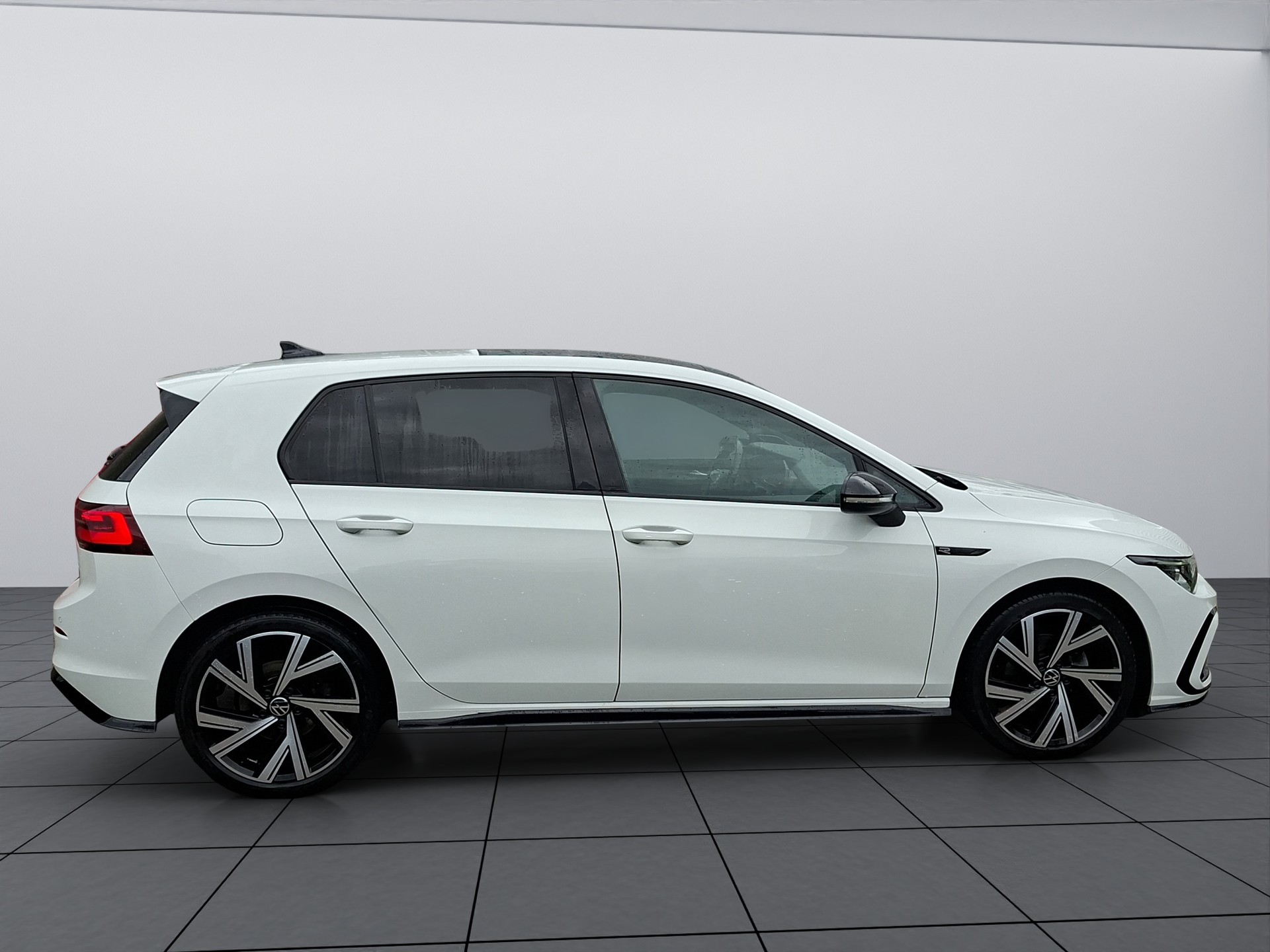 VW Golf 1.5 eTSI mHEV ACT R-Line DSG-image-7