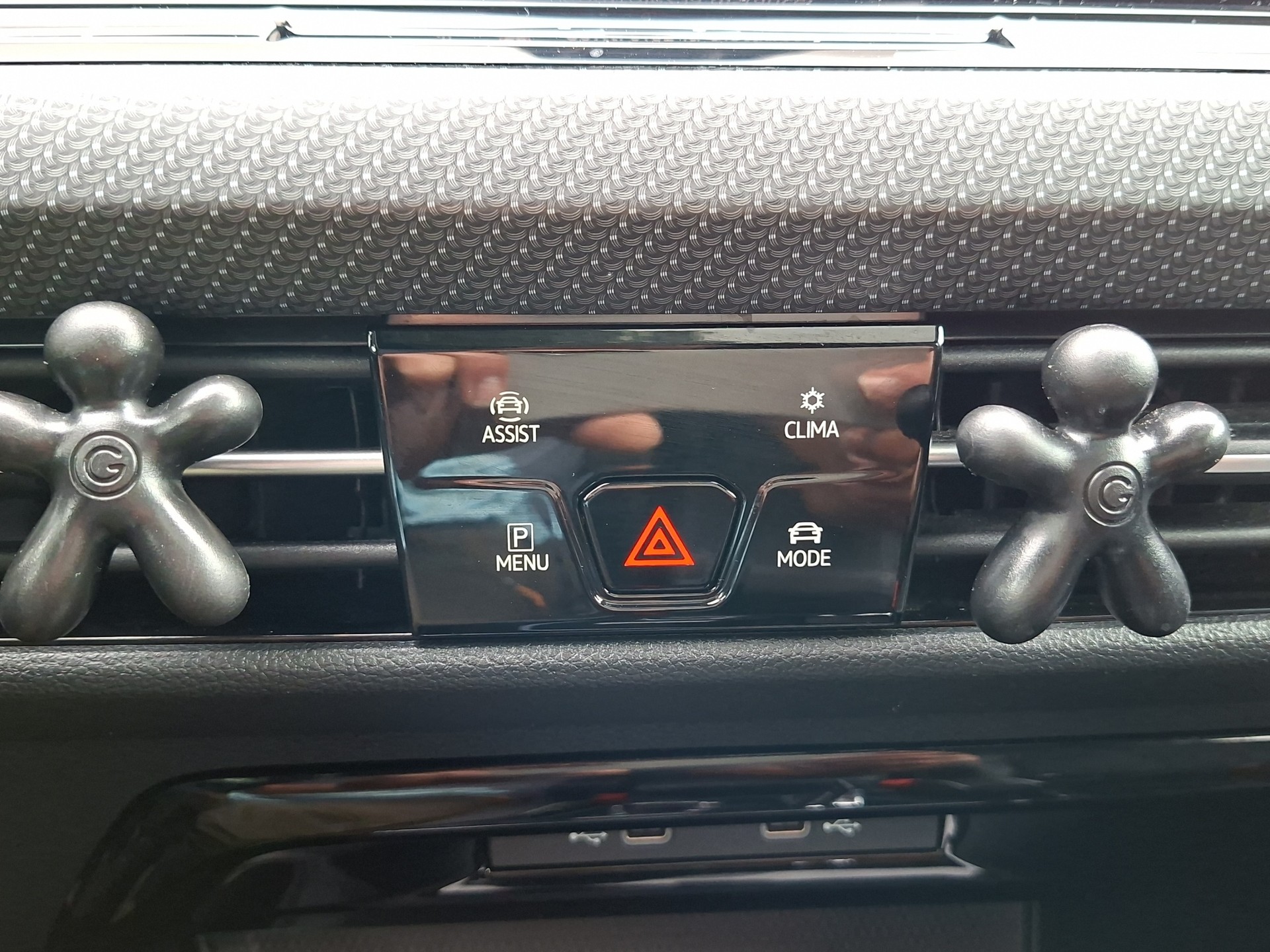 VW Golf 1.5 eTSI mHEV ACT R-Line DSG-image-26