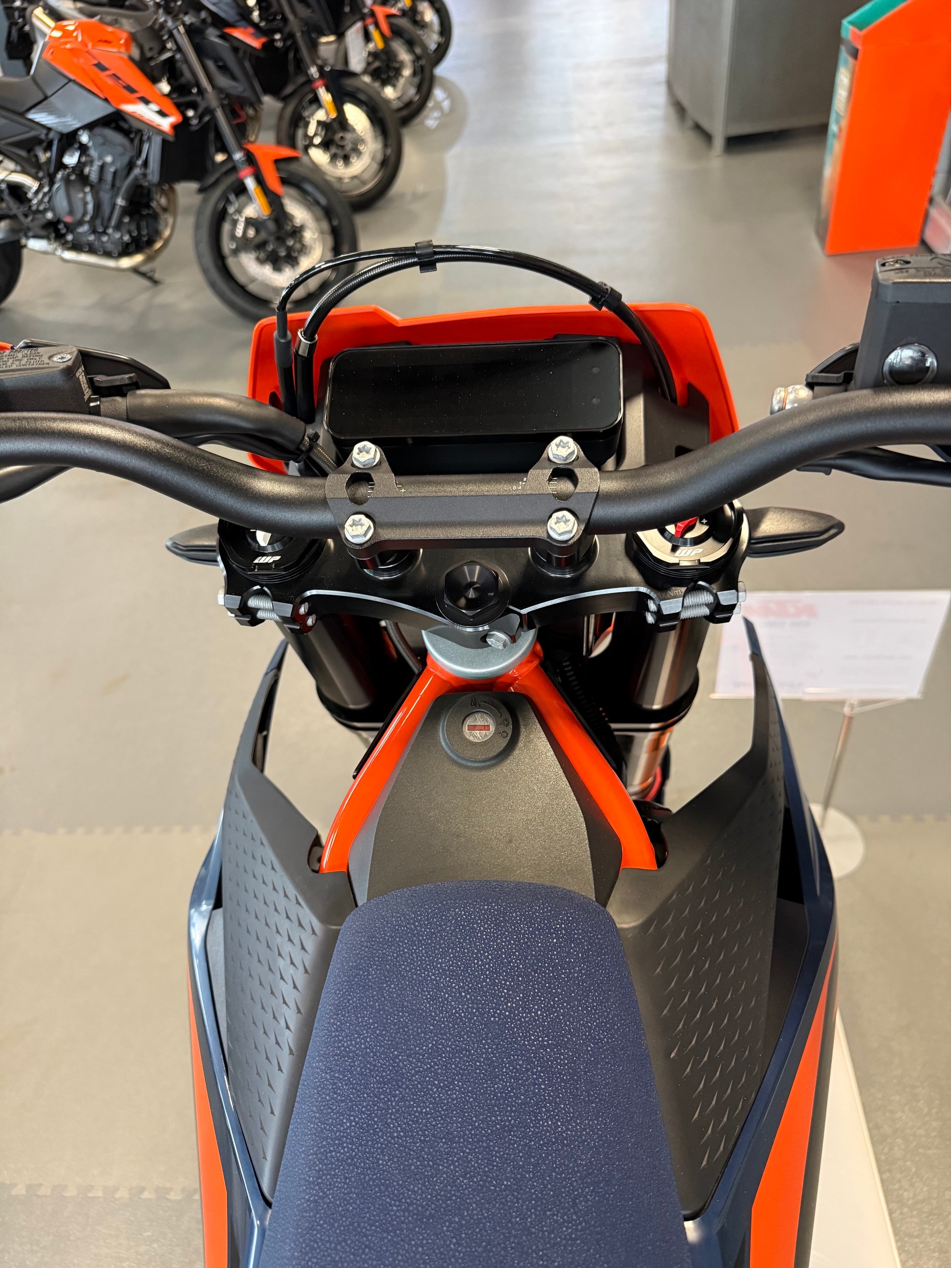 KTM 690 SMC R-image-7