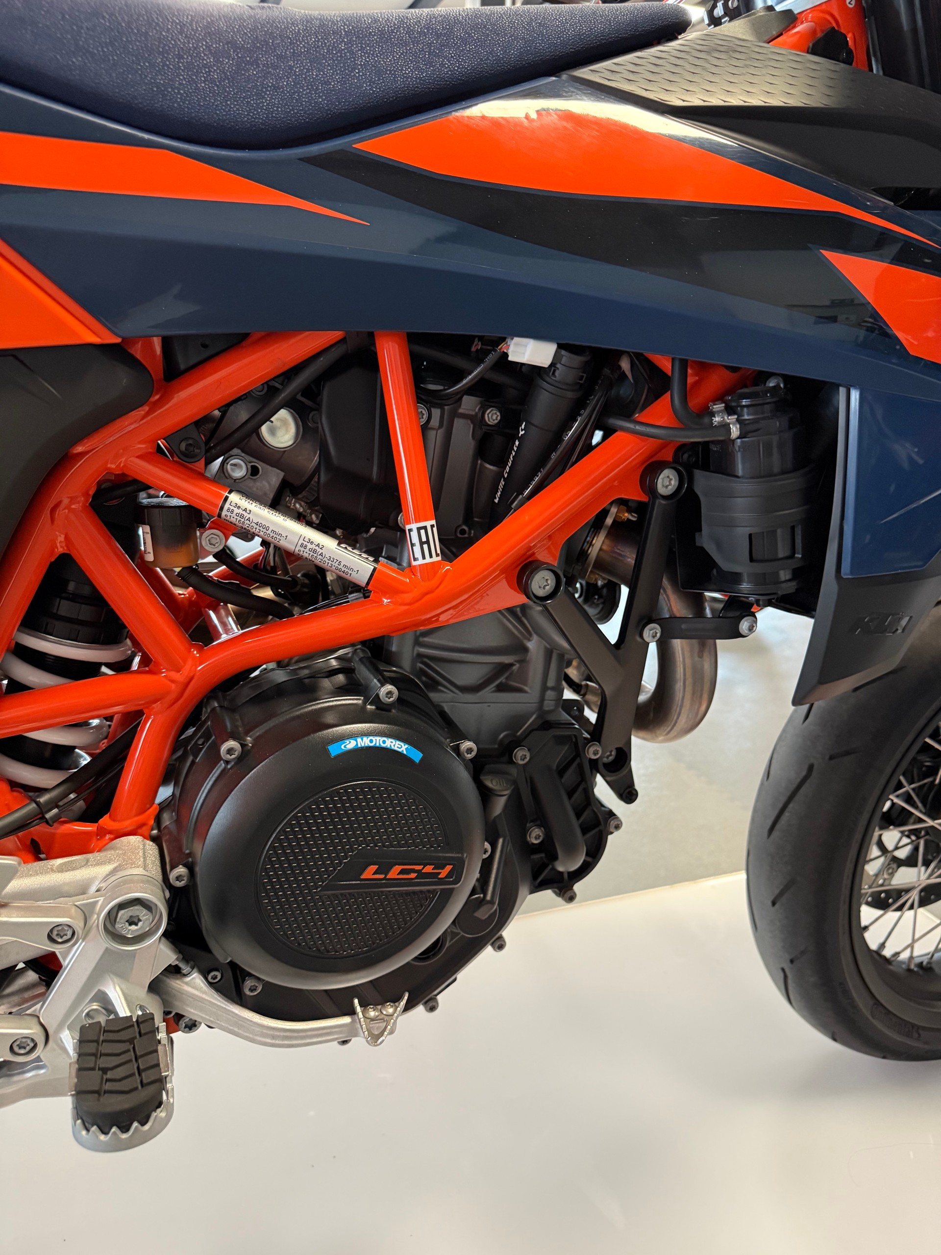 KTM 690 SMC R-image-8