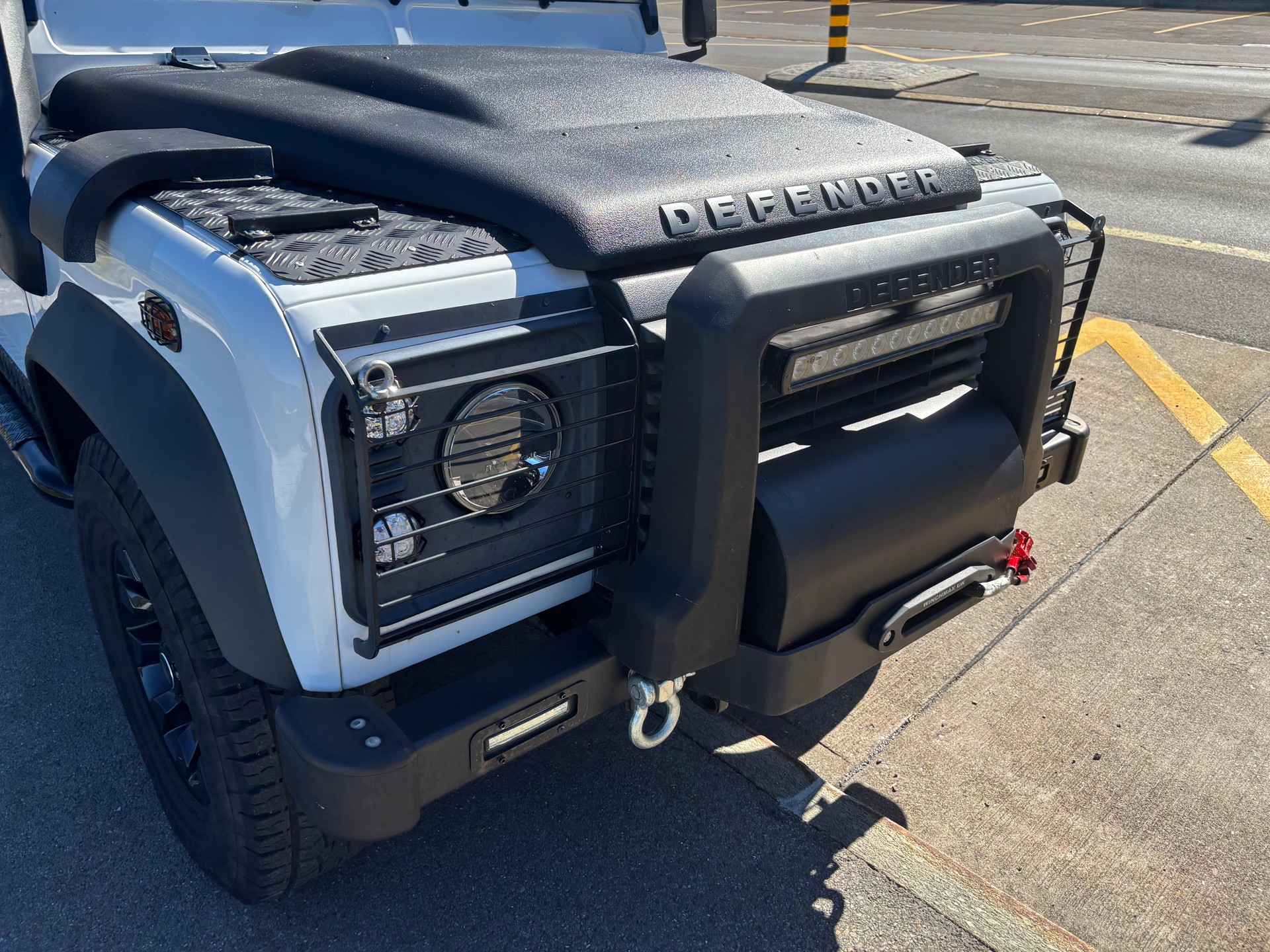 LAND ROVER Defender 110 2.2 TD4 Station Wagon Legend-image-9