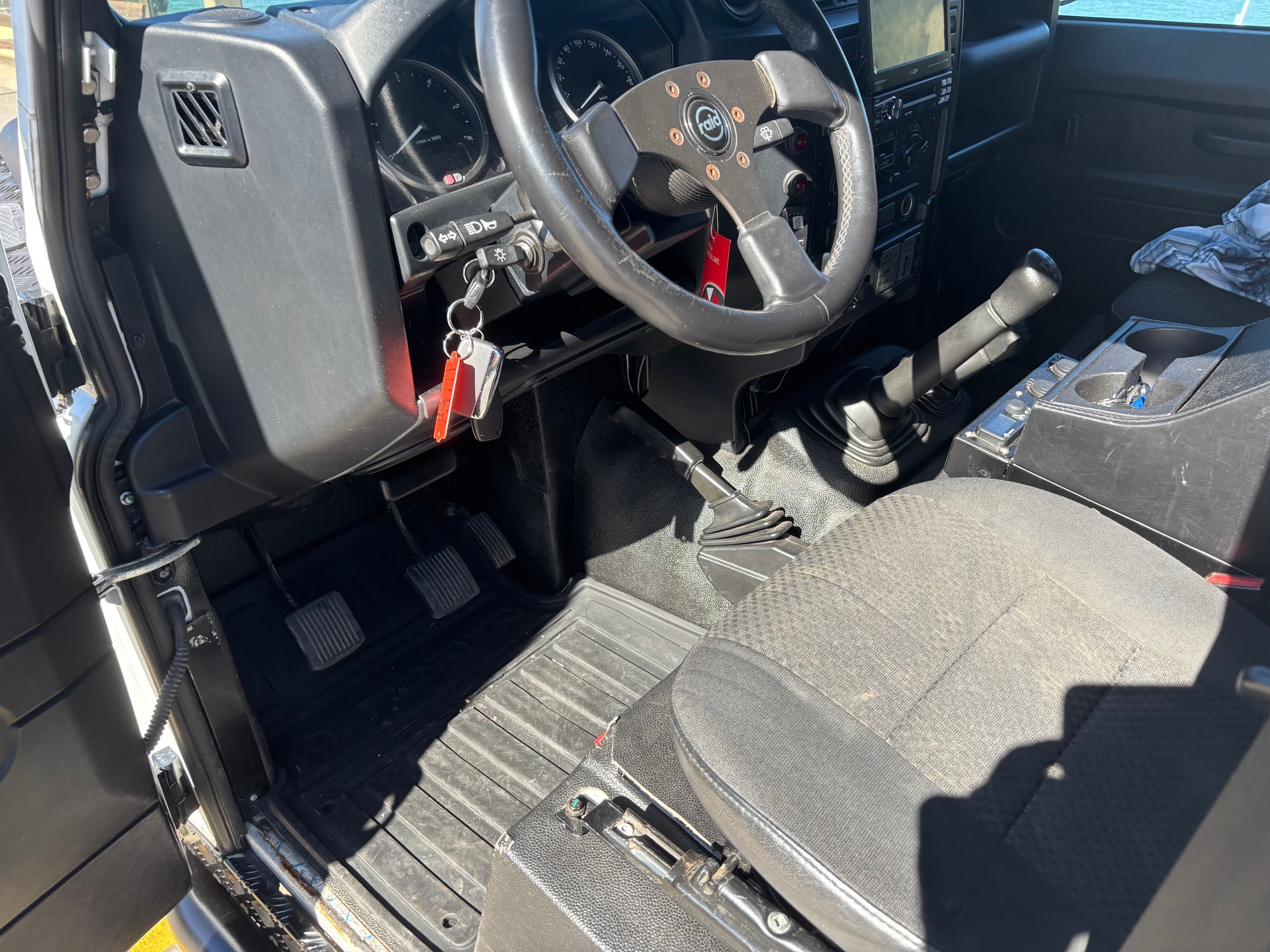 LAND ROVER Defender 110 2.2 TD4 Station Wagon Legend-image-11
