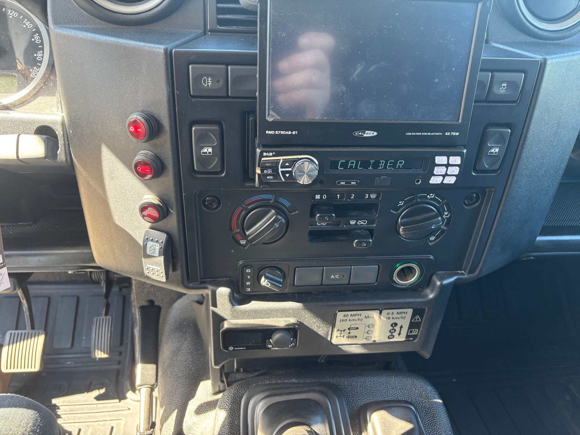 LAND ROVER Defender 110 2.2 TD4 Station Wagon Legend-image-12