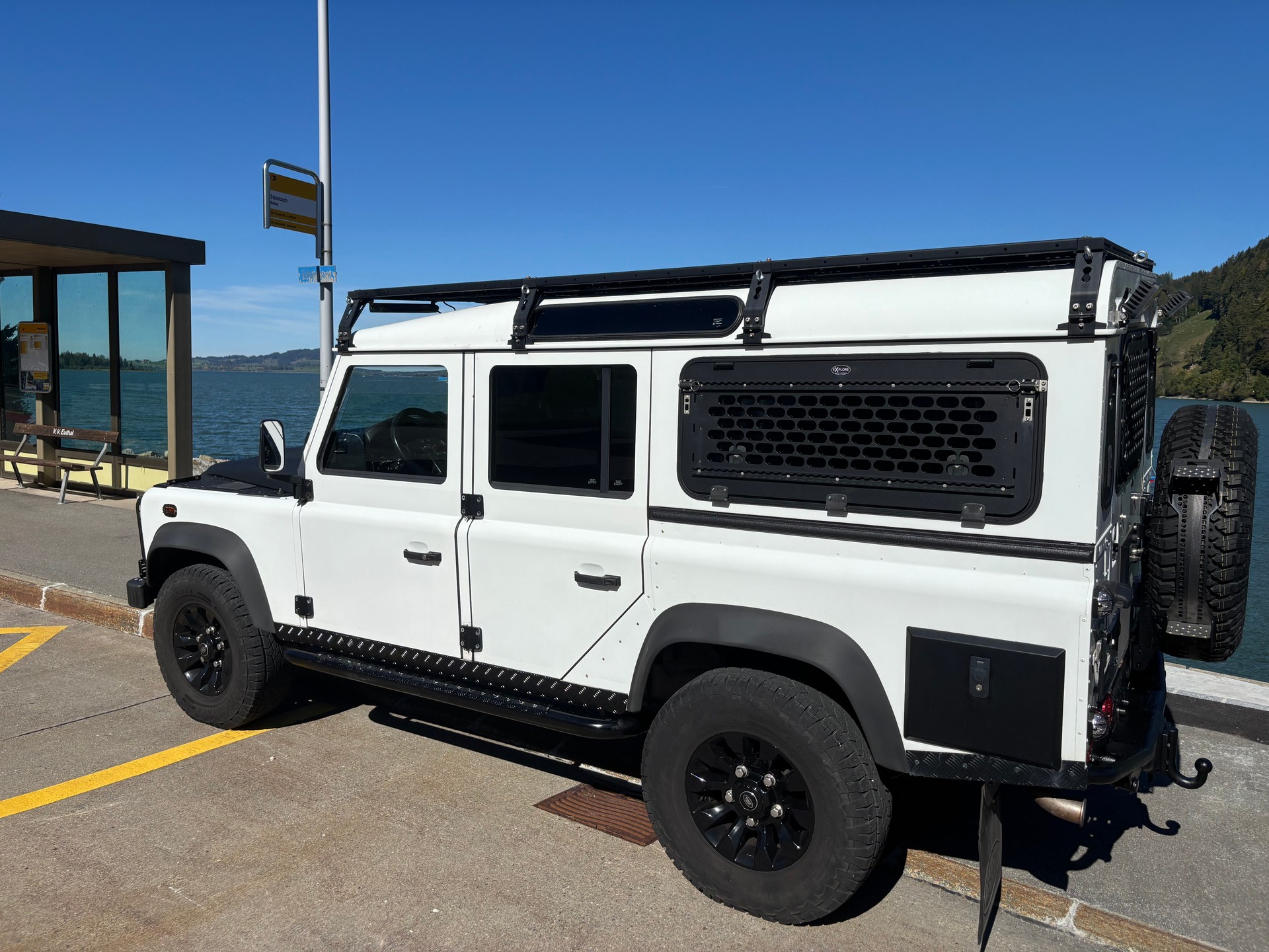LAND ROVER Defender 110 2.2 TD4 Station Wagon Legend-image-6