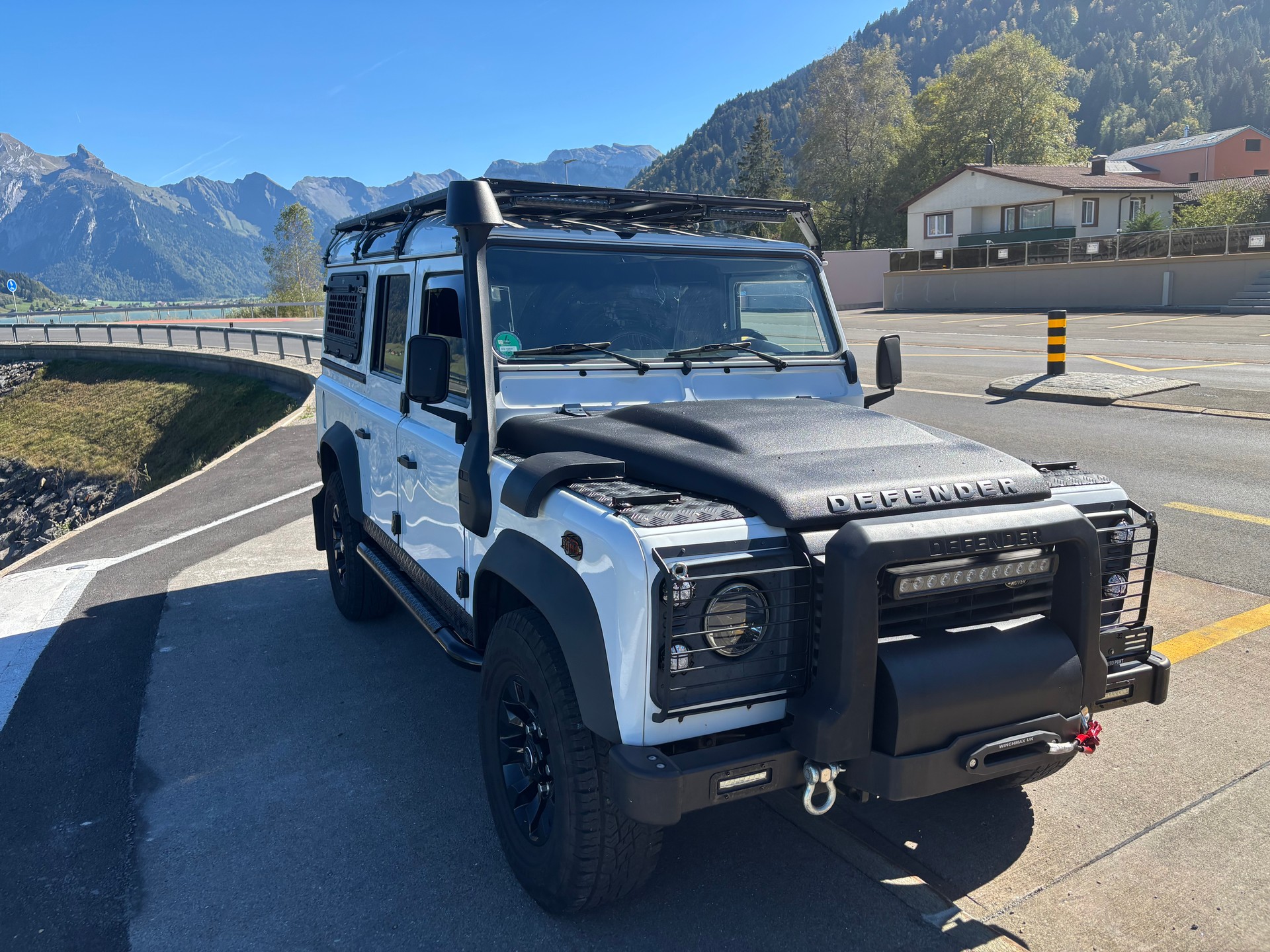 LAND ROVER Defender 110 2.2 TD4 Station Wagon Legend-image-4