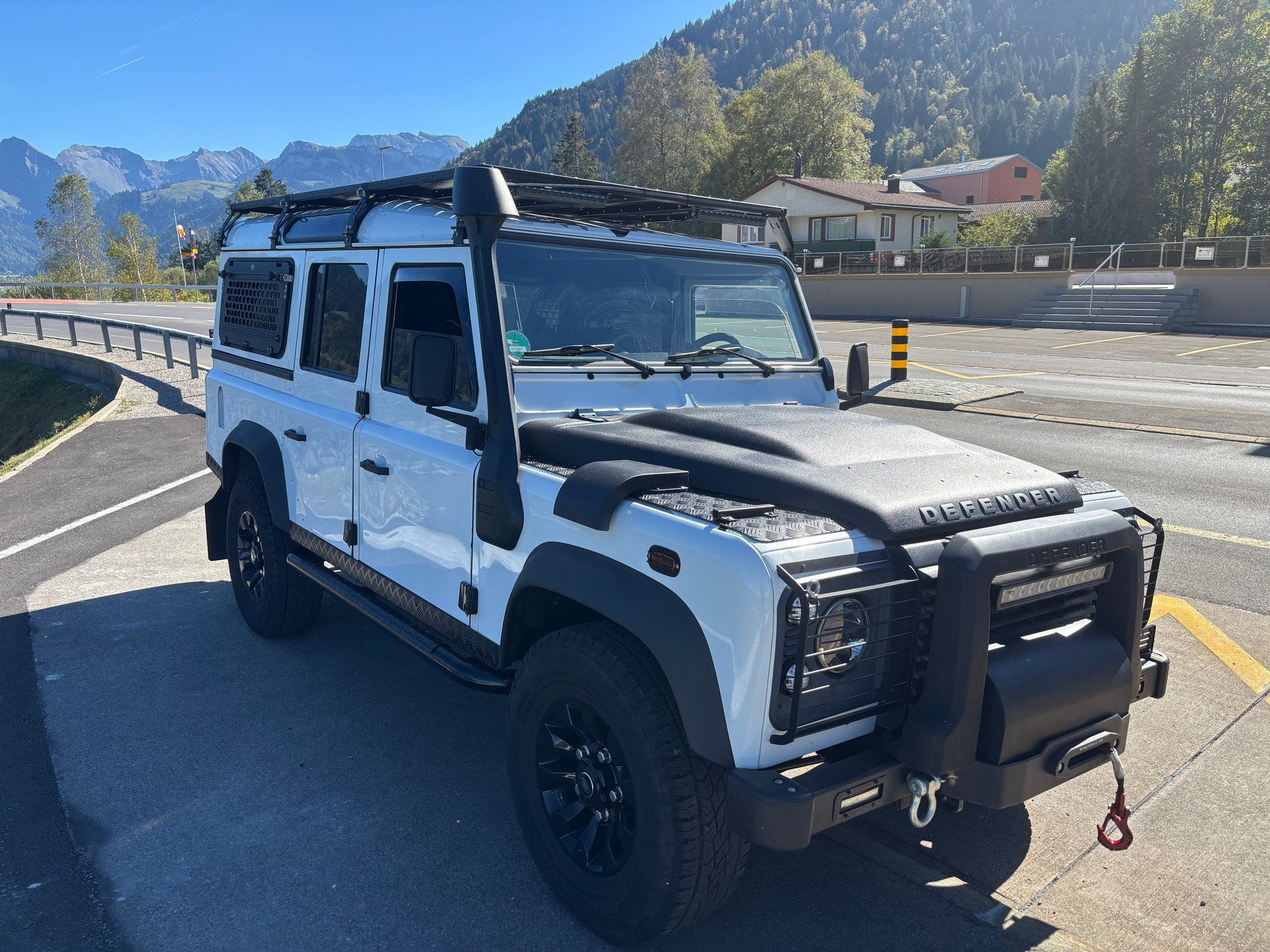 LAND ROVER Defender 110 2.2 TD4 Station Wagon Legend-image-1