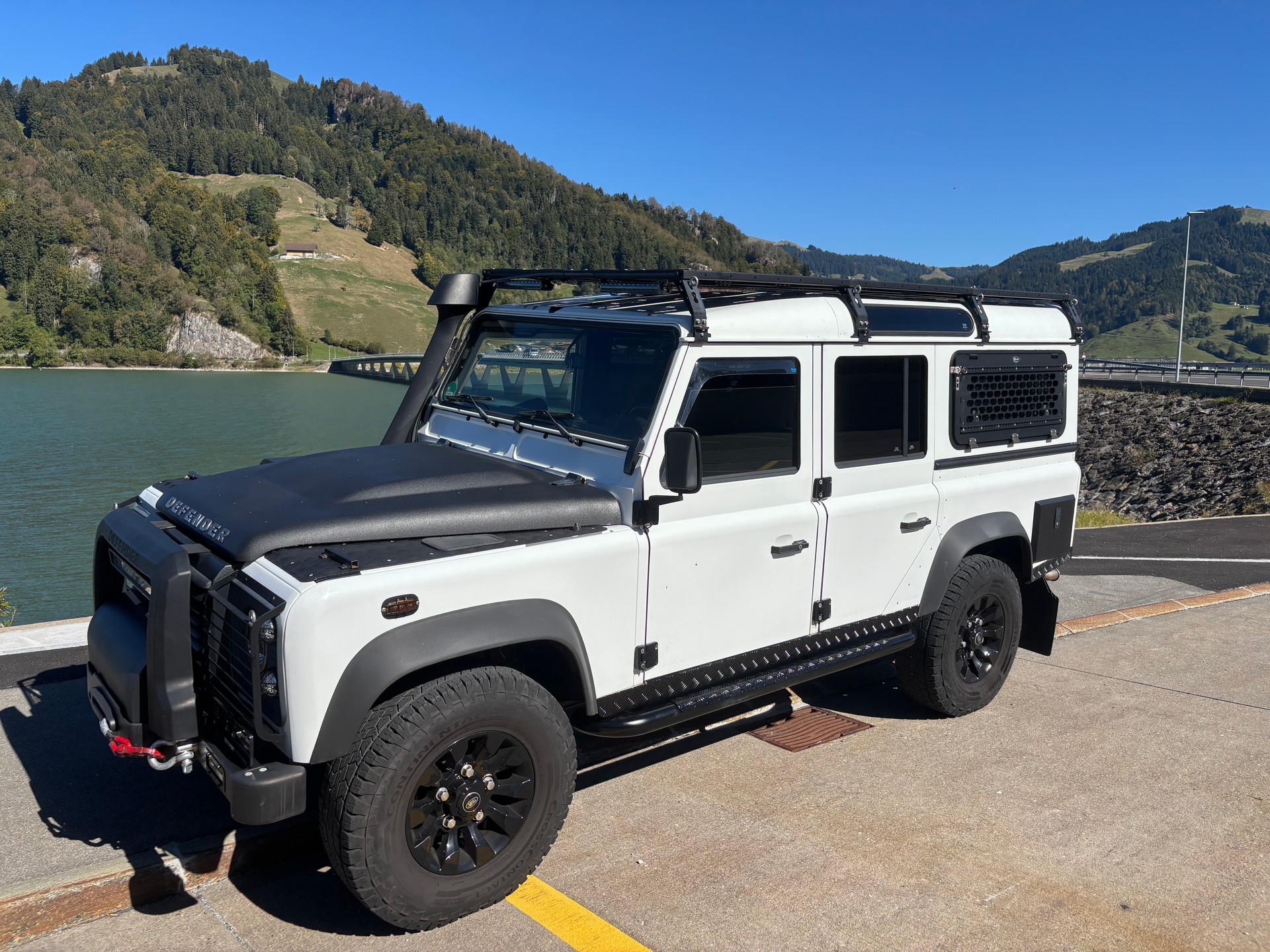 LAND ROVER Defender 110 2.2 TD4 Station Wagon Legend-image-8
