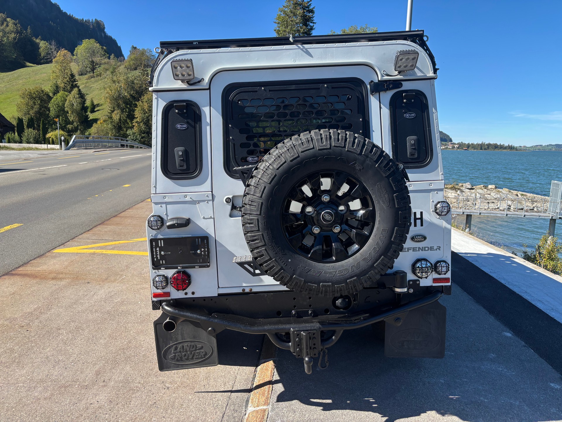 LAND ROVER Defender 110 2.2 TD4 Station Wagon Legend-image-5