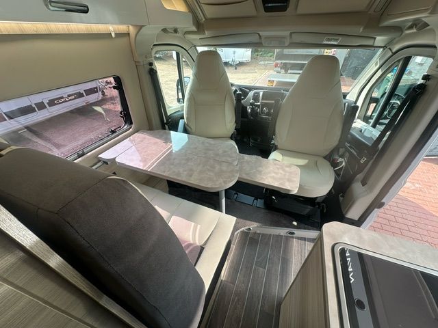 CI CARAVANSINTERNATIONAL Kyros Duo XL EVO LIMITED Heckbett mit elektrischer Hebevorrichtung-image-1