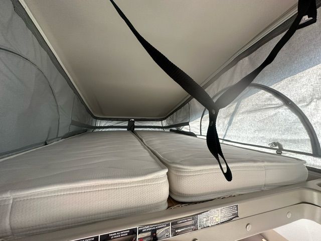 CI CARAVANSINTERNATIONAL Kyros Duo XL EVO LIMITED Heckbett mit elektrischer Hebevorrichtung-image-3