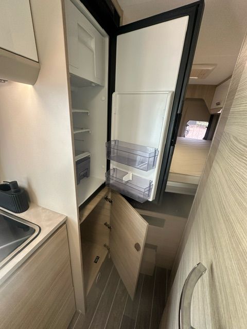 CI CARAVANSINTERNATIONAL Kyros Duo XL EVO LIMITED Heckbett mit elektrischer Hebevorrichtung-image-6