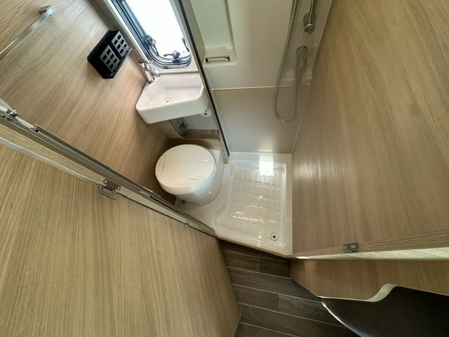 CI CARAVANSINTERNATIONAL Kyros Duo XL EVO LIMITED Heckbett mit elektrischer Hebevorrichtung-image-12