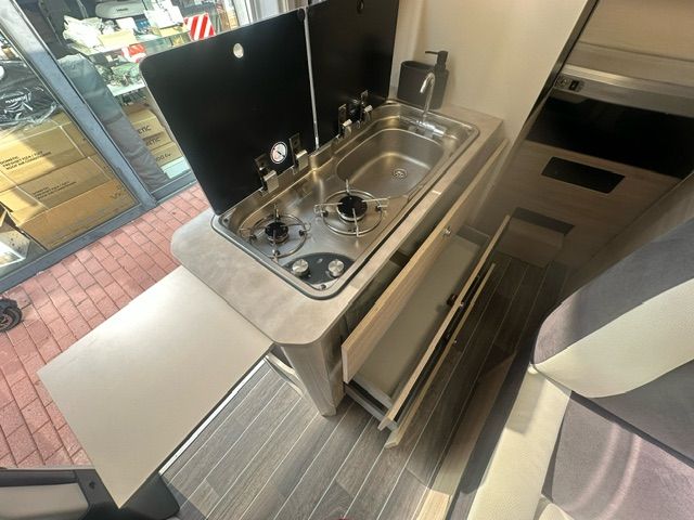 CI CARAVANSINTERNATIONAL Kyros Duo XL EVO LIMITED Heckbett mit elektrischer Hebevorrichtung-image-5