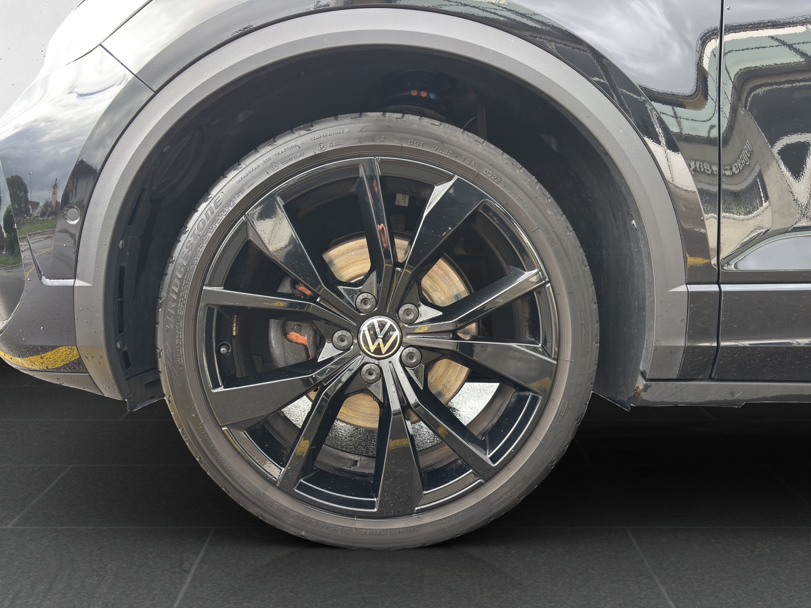 VW T-Roc 1.5 TSI EVO R-Line DSG mit AHK, Design-Paket "Black Style" & Rückfahrkamera-image-11